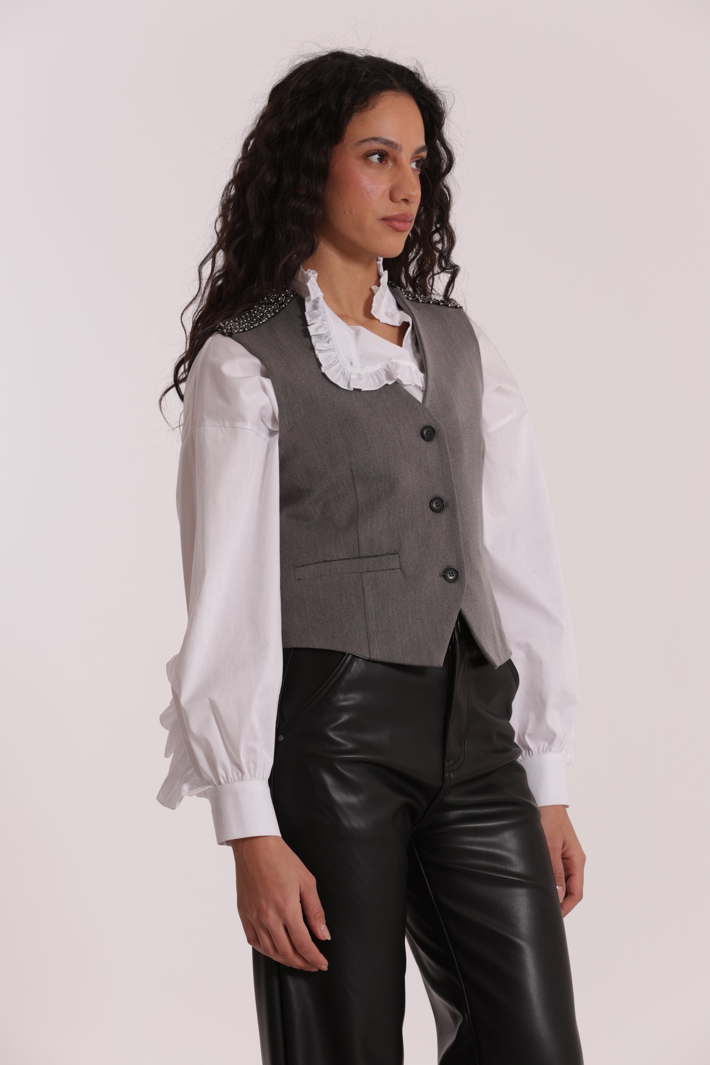 GILET CON PASSAMANERIA RICAMATA