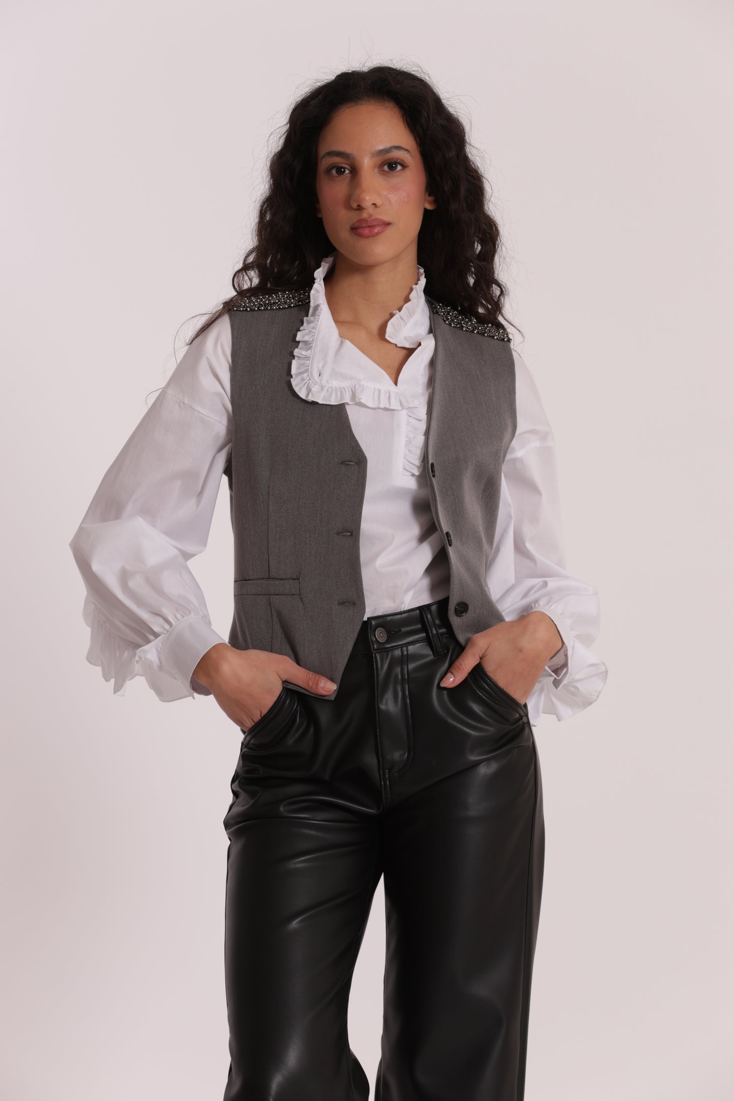 GILET CON PASSAMANERIA RICAMATA