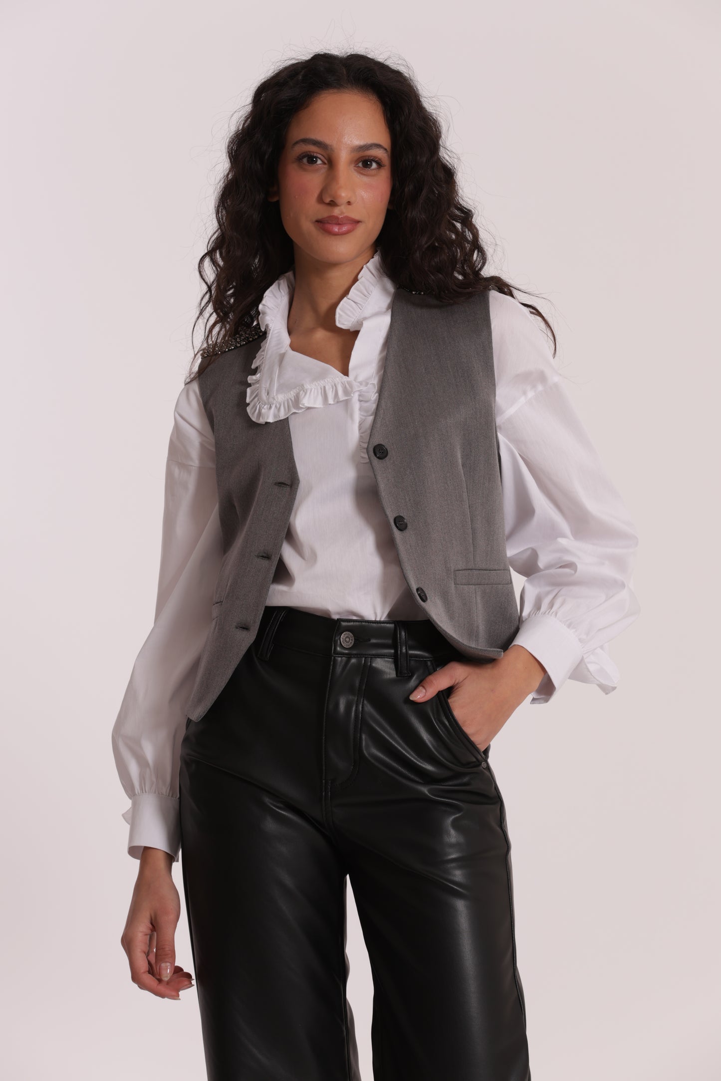 GILET CON PASSAMANERIA RICAMATA
