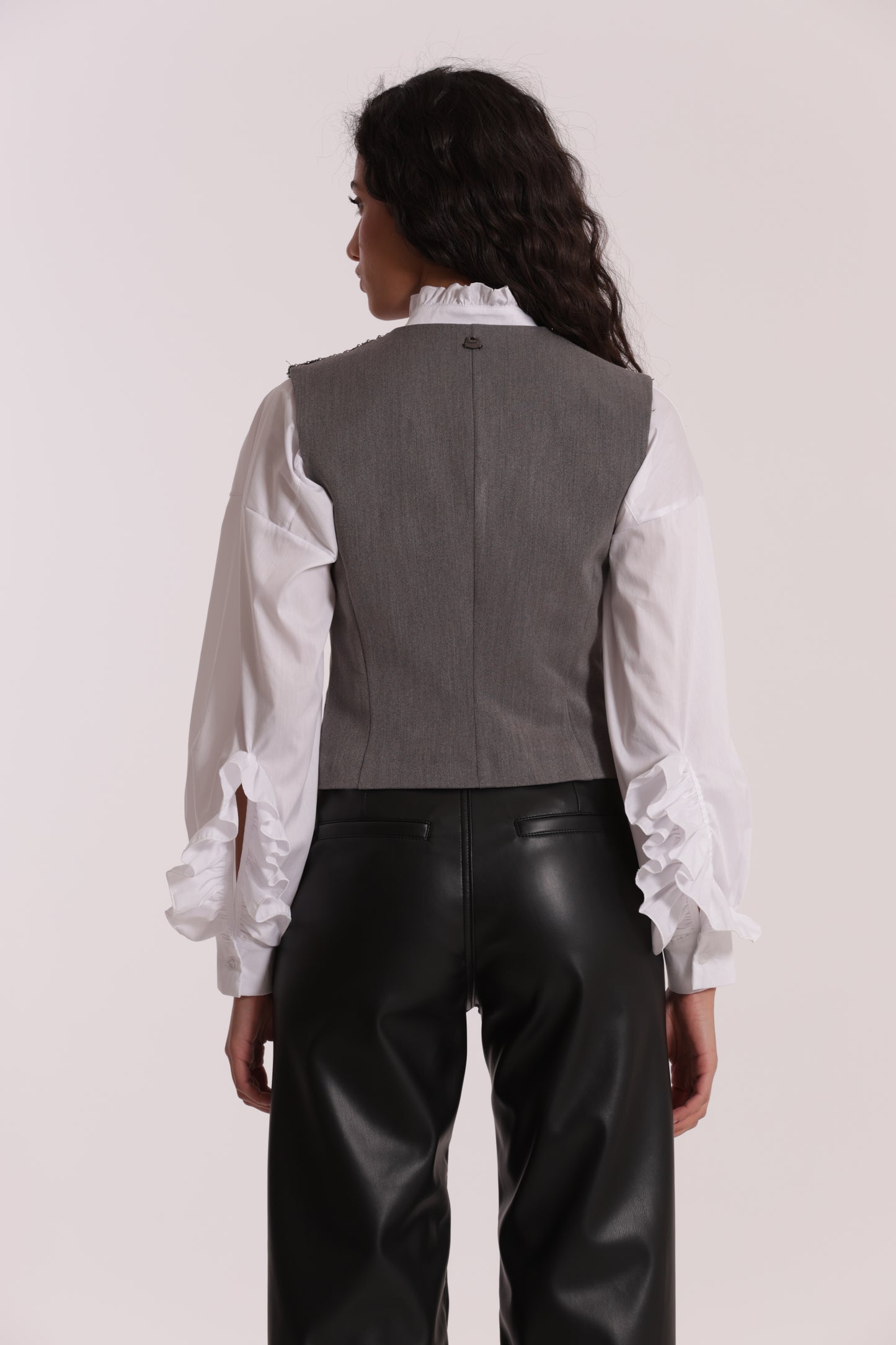 GILET CON PASSAMANERIA RICAMATA
