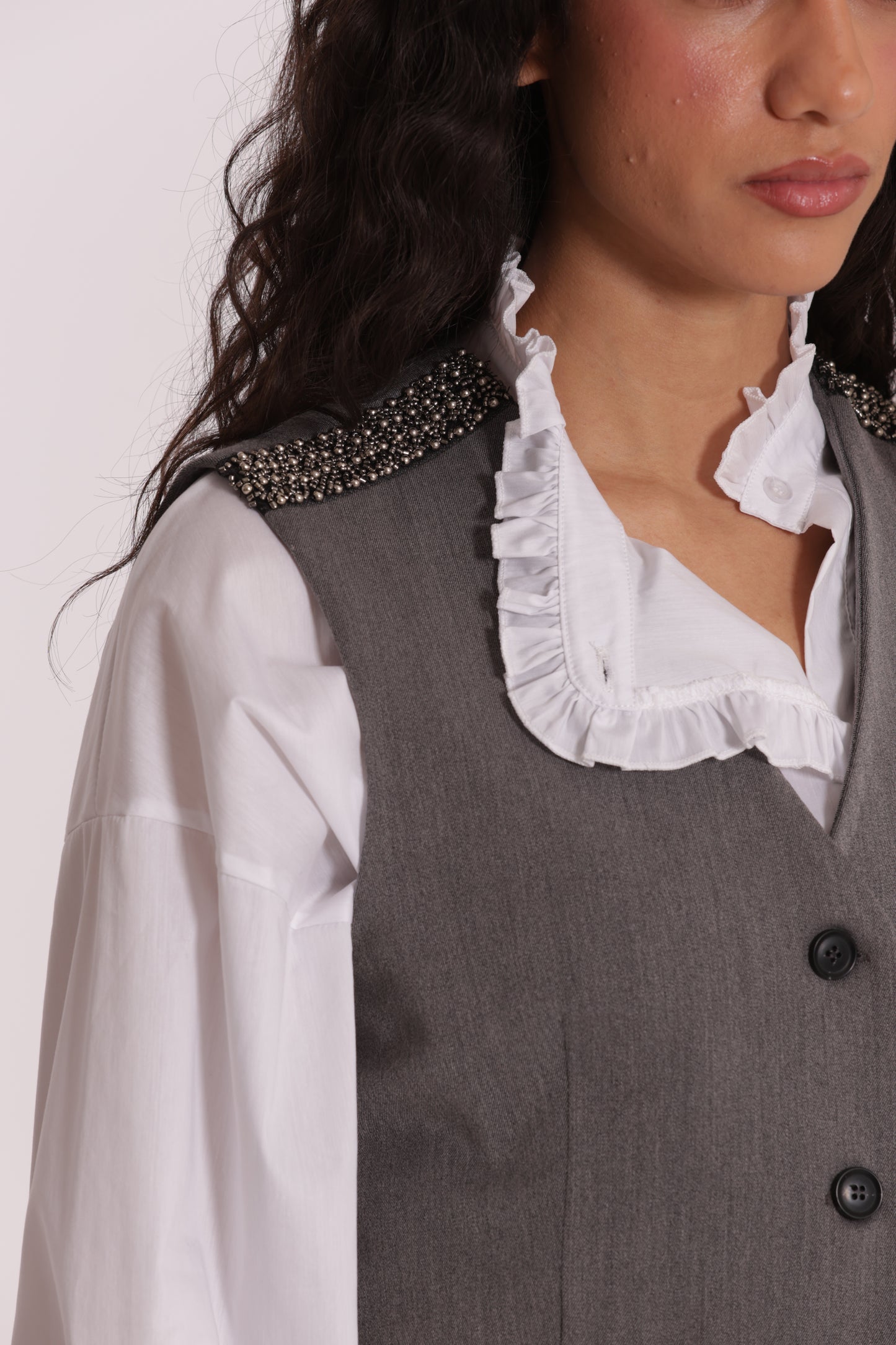 GILET CON PASSAMANERIA RICAMATA