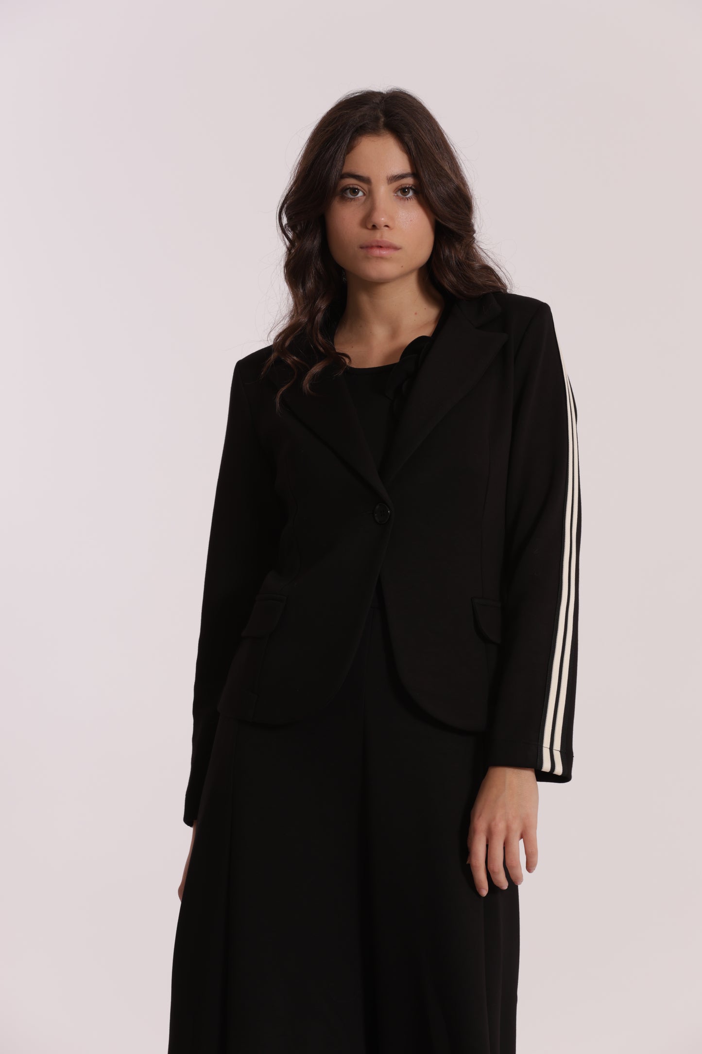 GIACCA CORTA IN NEOPRENE CON PASSAMANERIA
