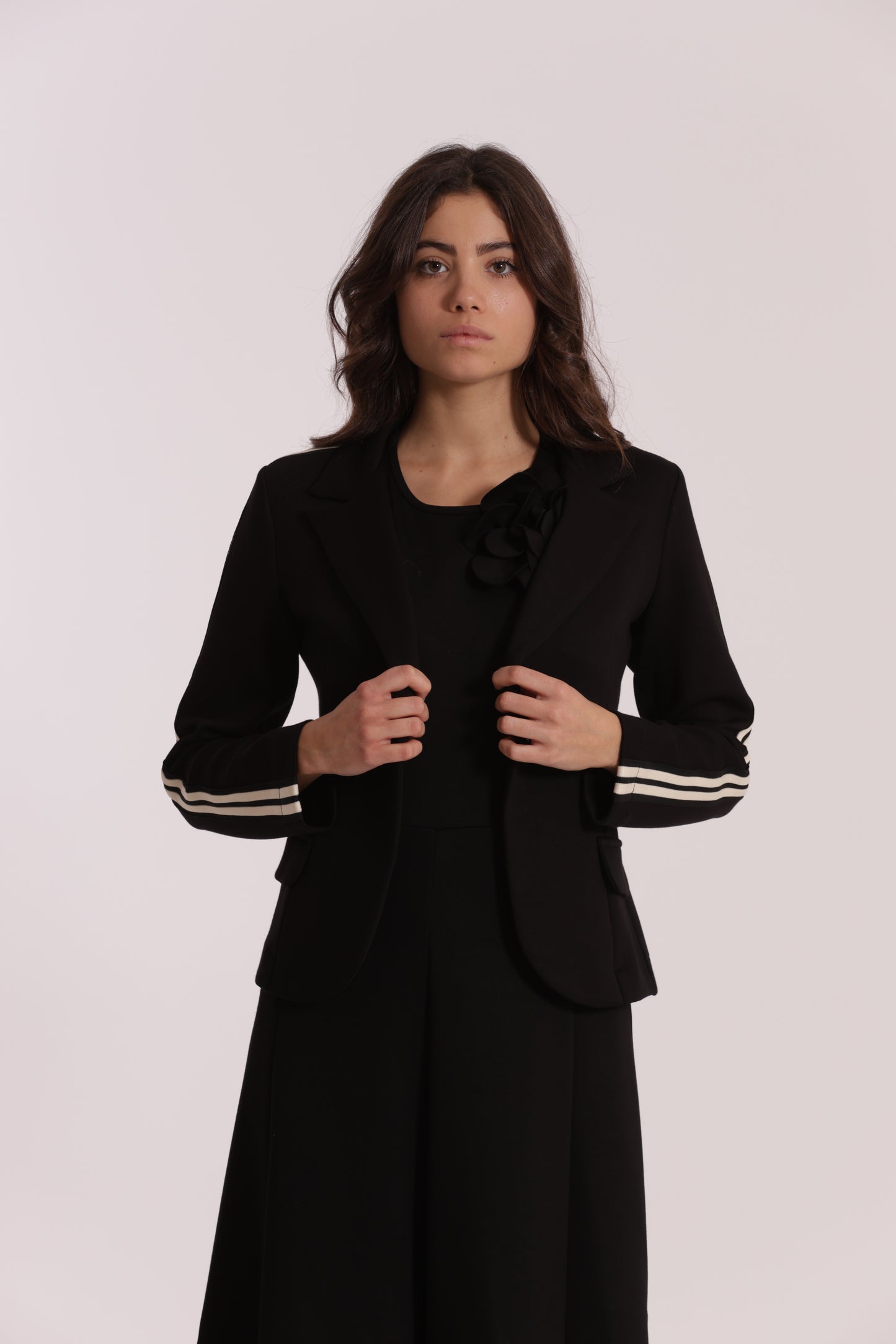 GIACCA CORTA IN NEOPRENE CON PASSAMANERIA
