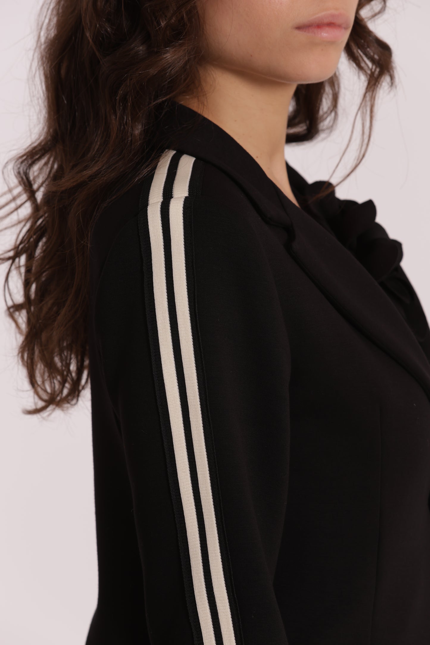 GIACCA CORTA IN NEOPRENE CON PASSAMANERIA