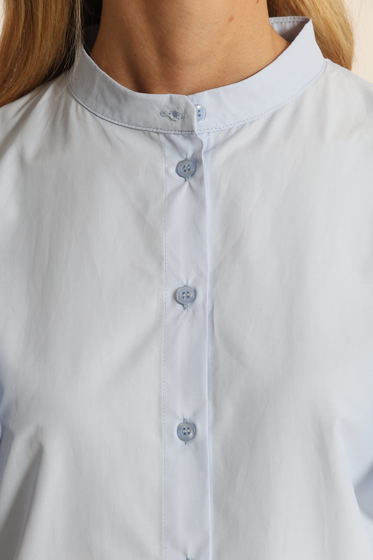 CAMICIA A MANICHE CORTE CON MANICHE VOULANT
