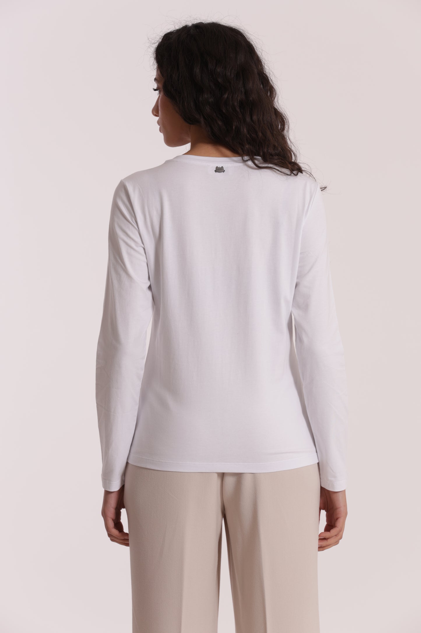 T-SHIRT CON GATTO CATENA