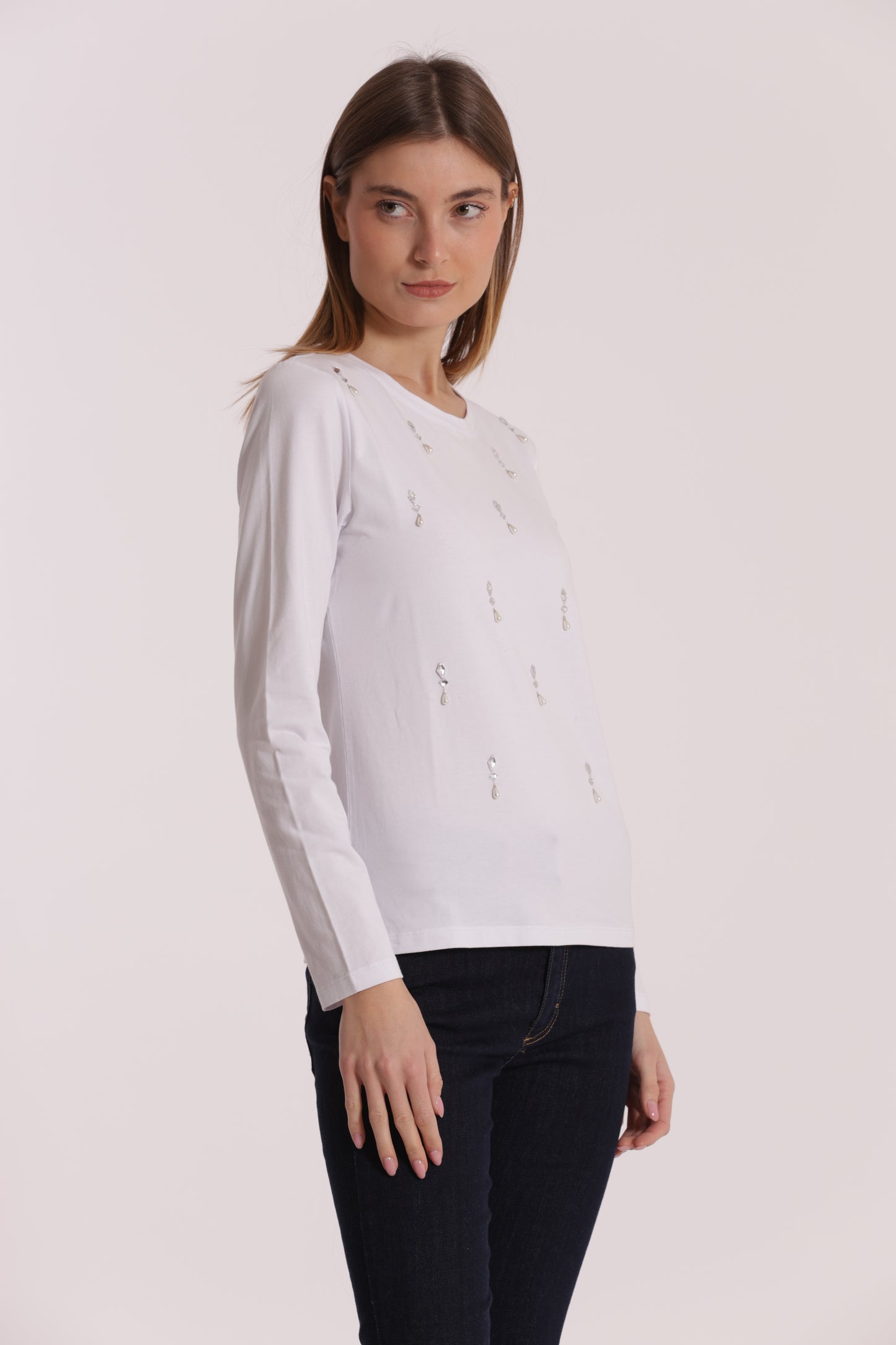 T-SHIRT CON PIOGGIA DI PERLE