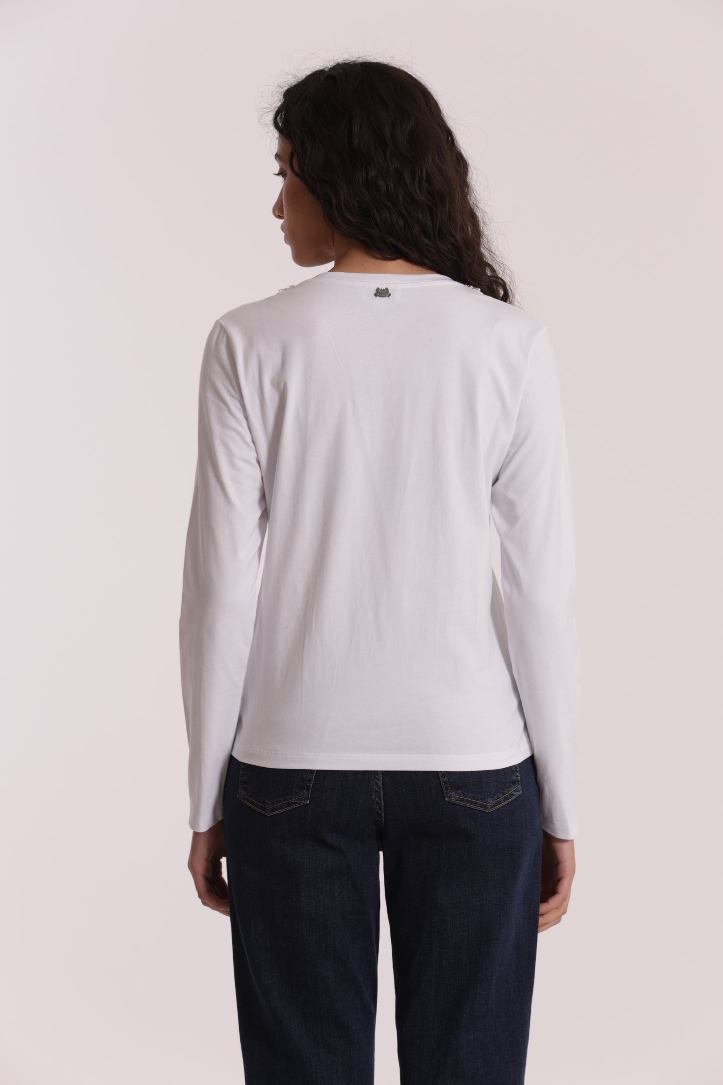T-SHIRT SCOLLO A V CON COLLO DI PERLE