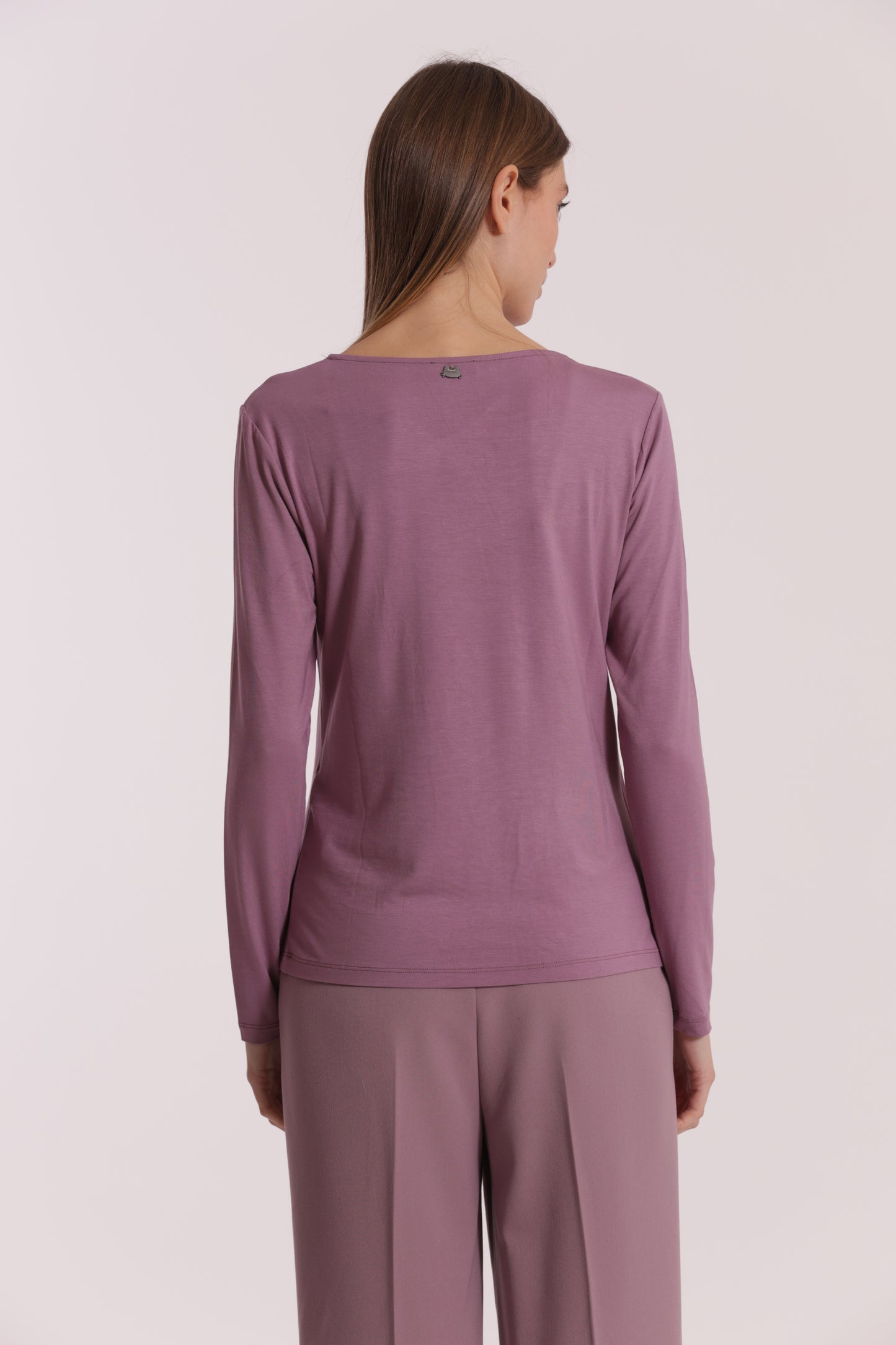T-SHIRT CON NODO SUL DAVANTI