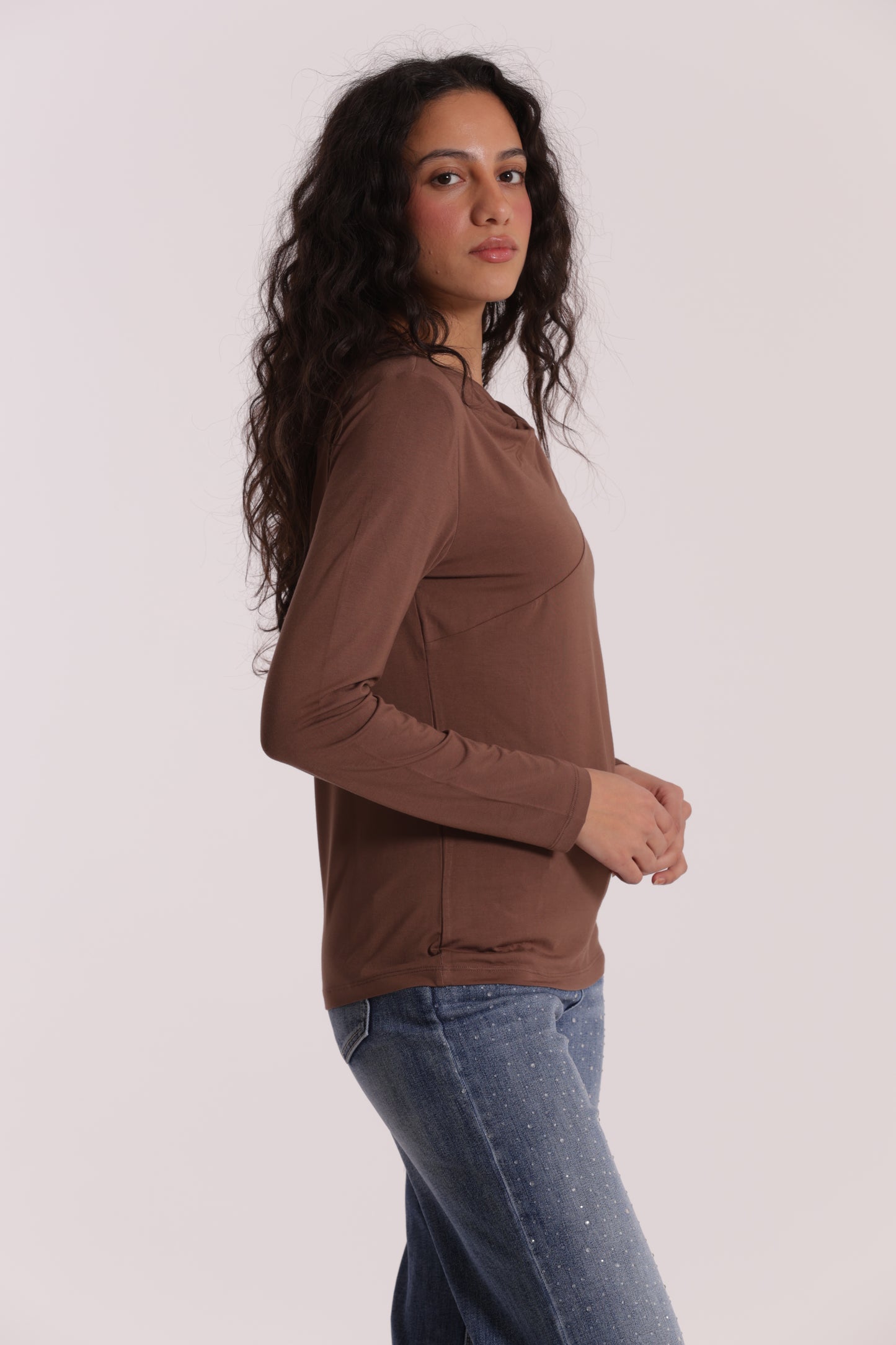 T-SHIRT CON NODO SUL DAVANTI