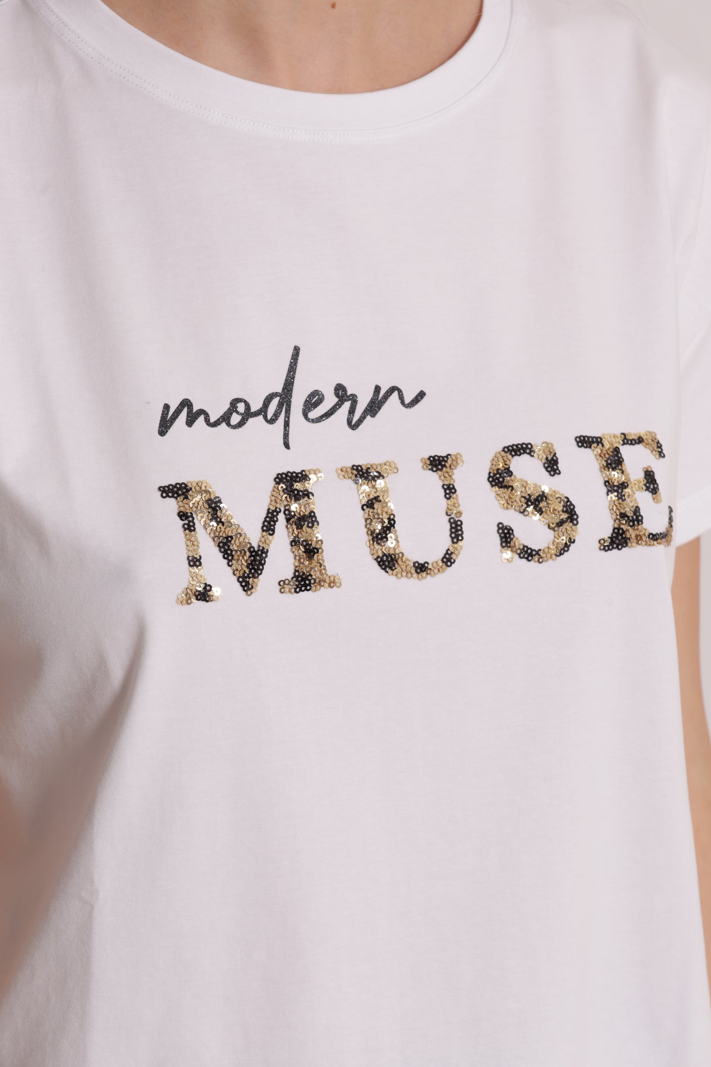 T-SHIRT "MODERN MUSE" CON PAILLETTES