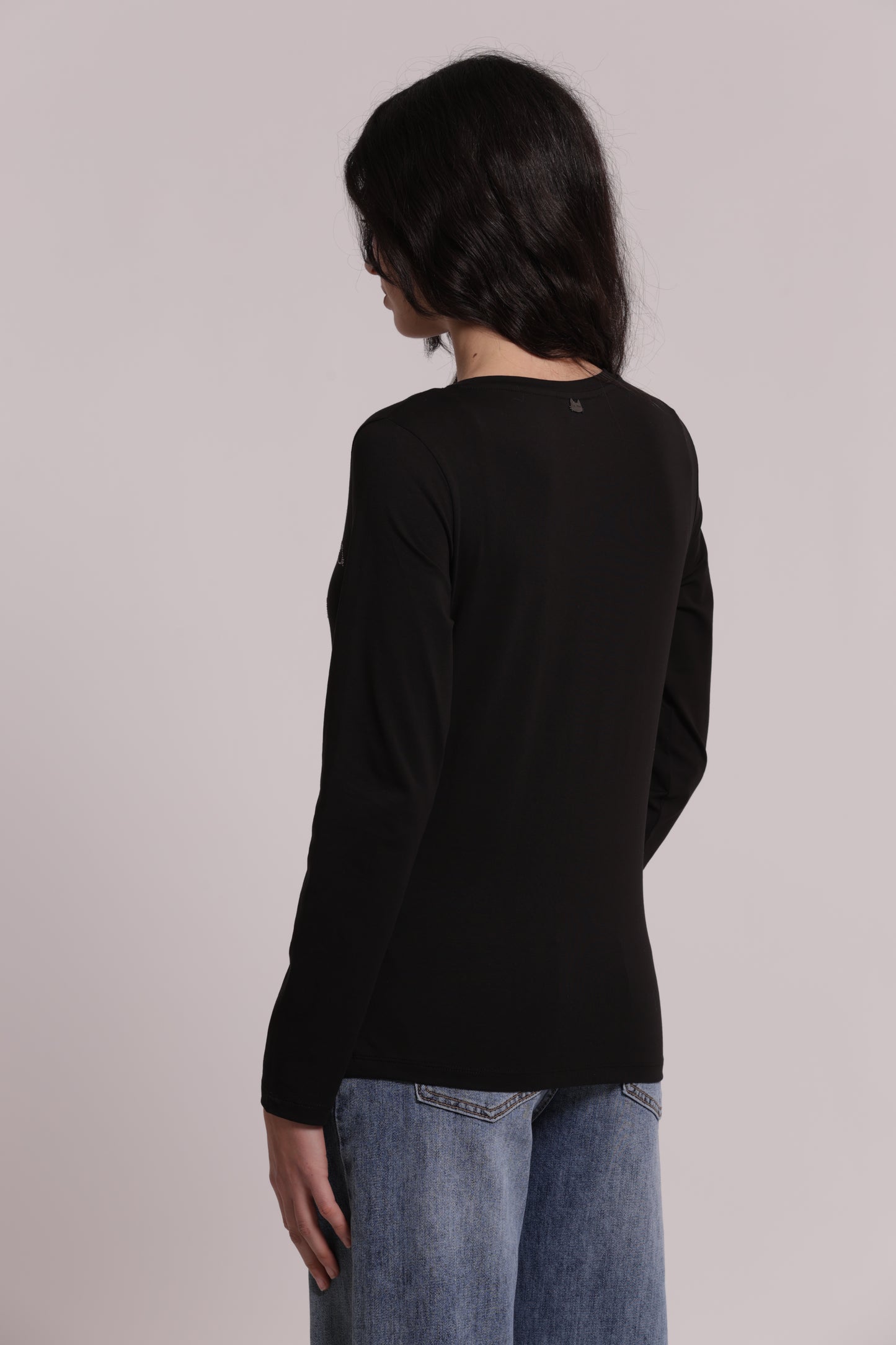 T-SHIRT MANICHE LUNGHE CON SCOLLO A V E GATTI STRASS