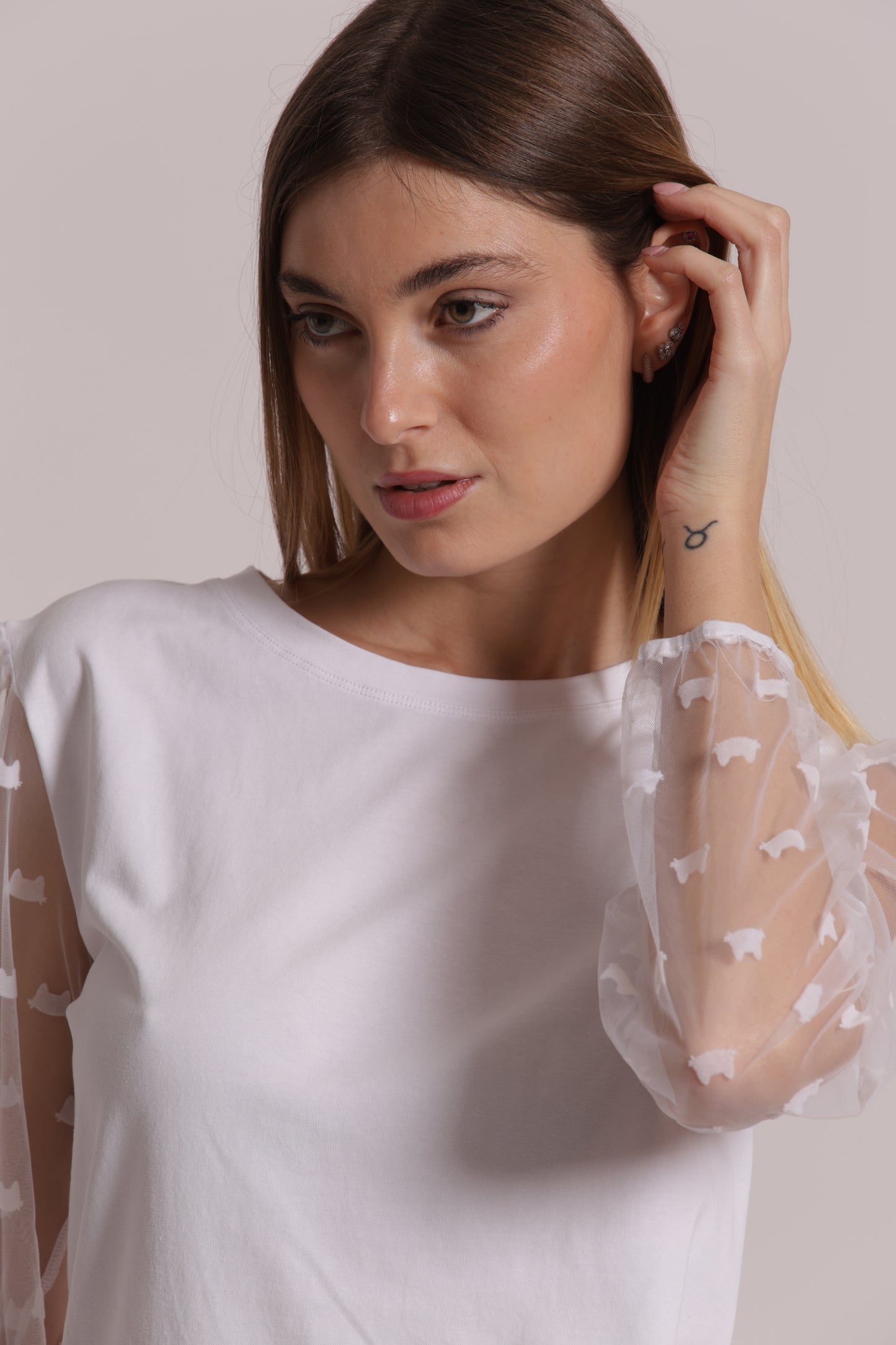 T-SHIRT MANICHE LUNGHE TRASPARENTI E ELESTICO SUL POLSINO