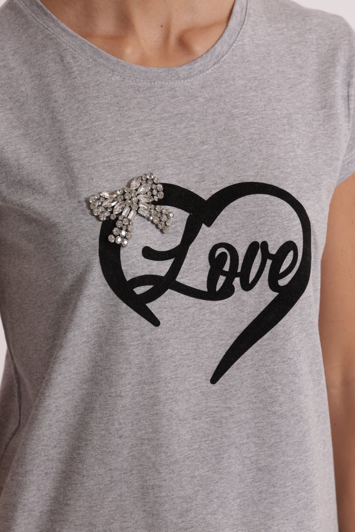 T-SHIRT "LOVE" STAMPA IN VELLUTO E FIOCCO IN STRASS