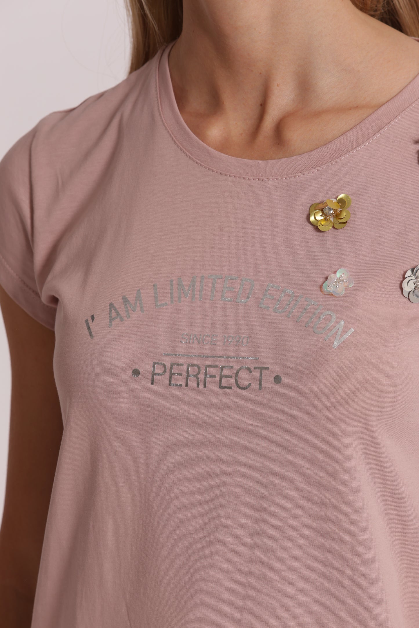 T-SHIRT "I AM LIMITED EDITION" CON DETTAGLI STRASS