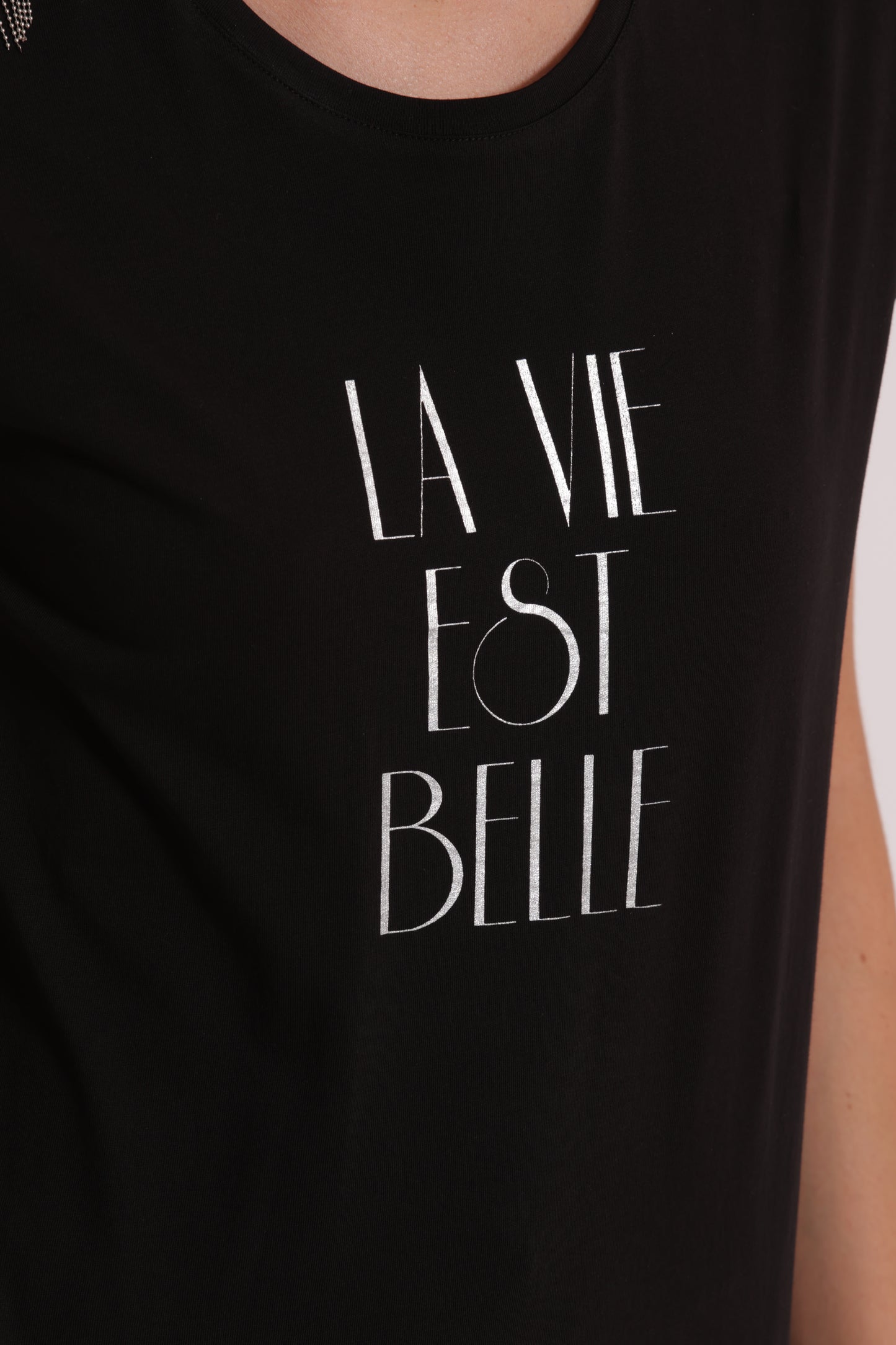 T-SHIRT "LA VIE EST BELLE" CON DETTAGLI FRANGE