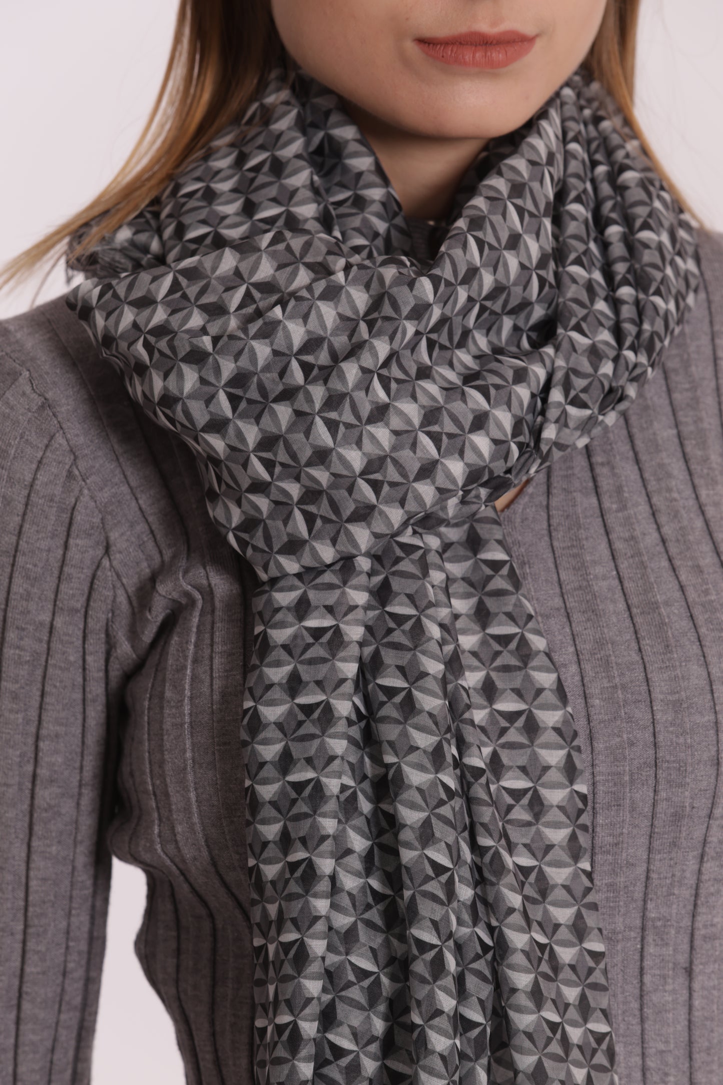 FOULARD GEOMETRICO (135X135 cm)