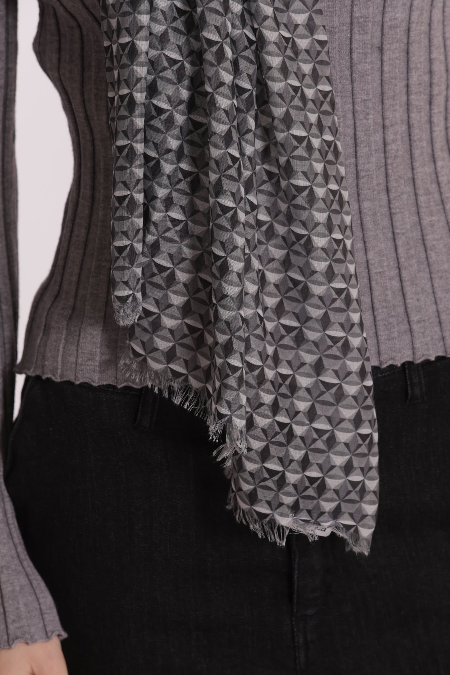 FOULARD GEOMETRICO (135X135 cm)