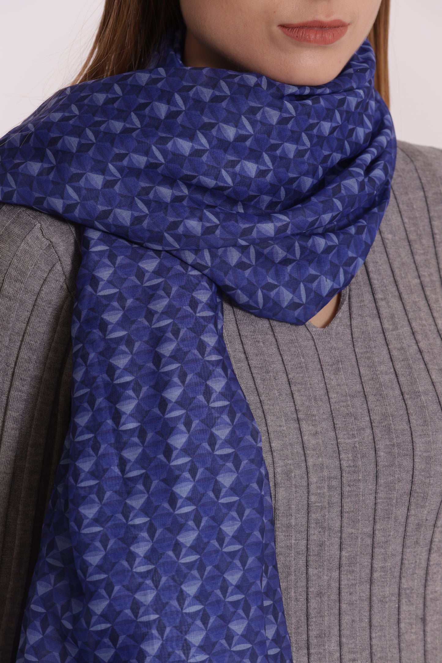 FOULARD GEOMETRICO (135X135 cm)