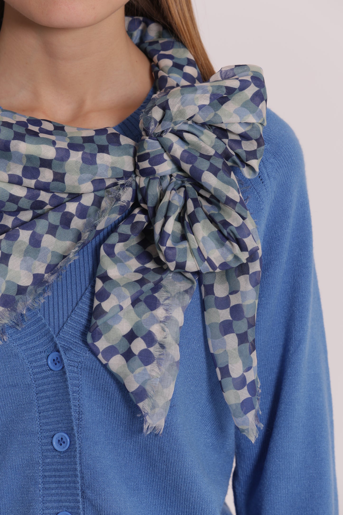 FOULARD POIS IN MOVIMENTO (135X135 cm)