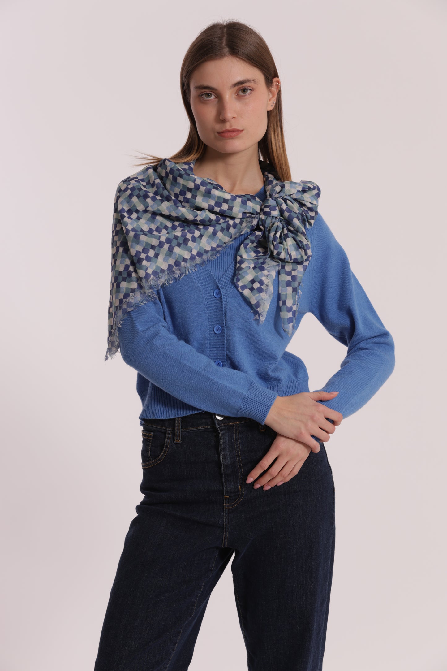FOULARD POIS IN MOVIMENTO (135X135 cm)
