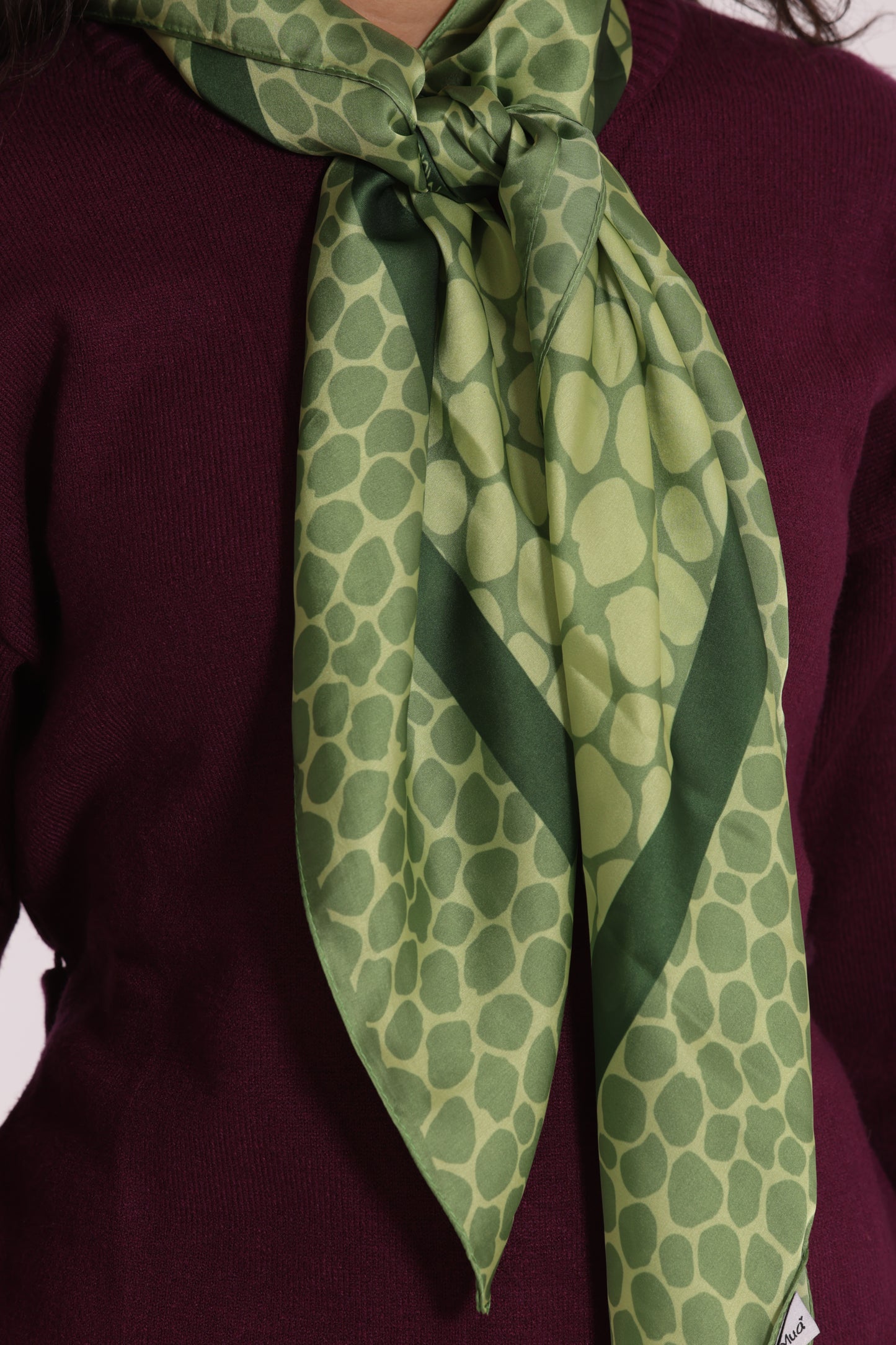 FOULARD POIS IRREGOLARI CON CORNICE (90X90 cm)