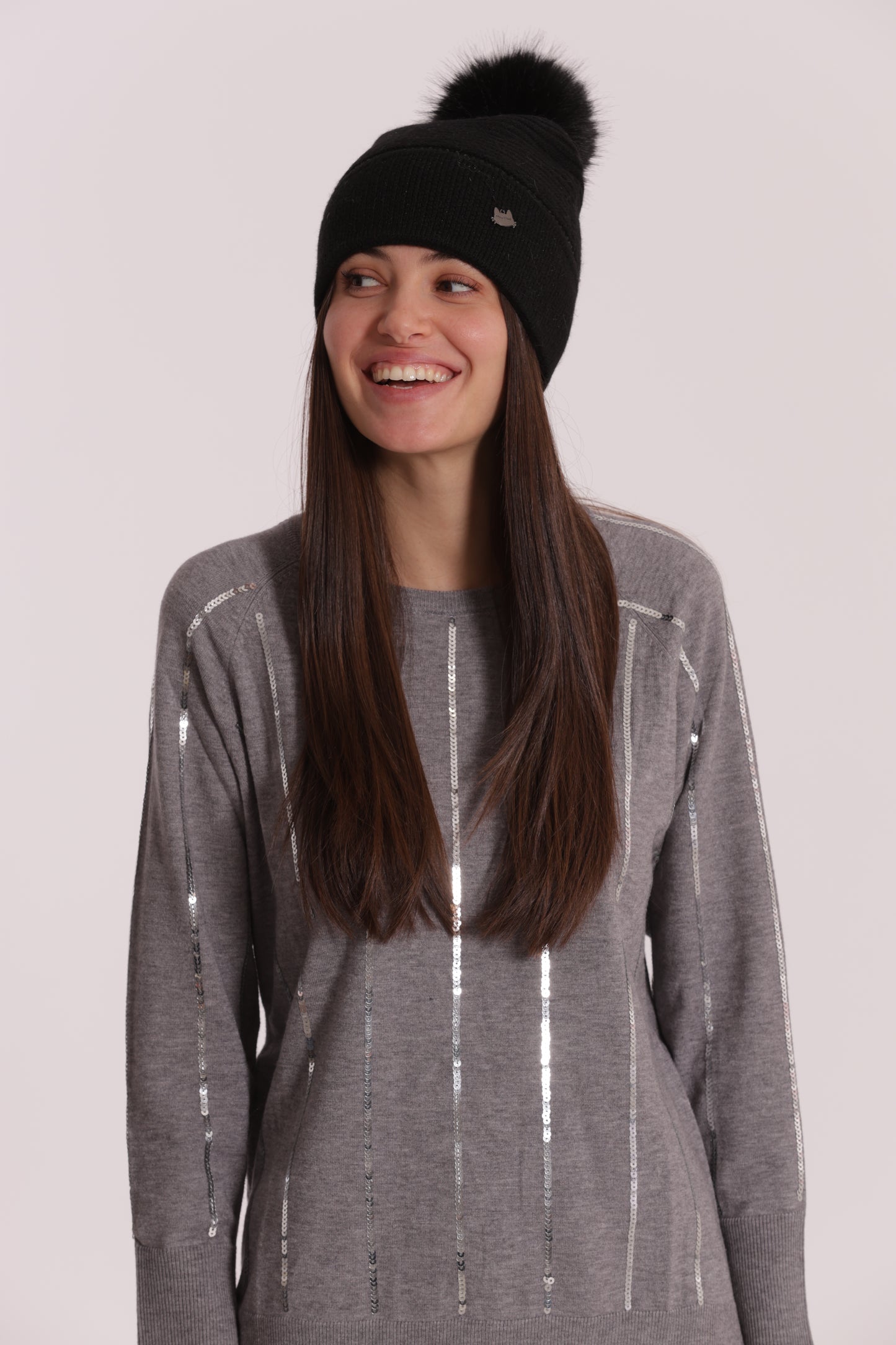 BERRETTO CON DETTAGLIO LUREX E STRISCIA DI STRASS