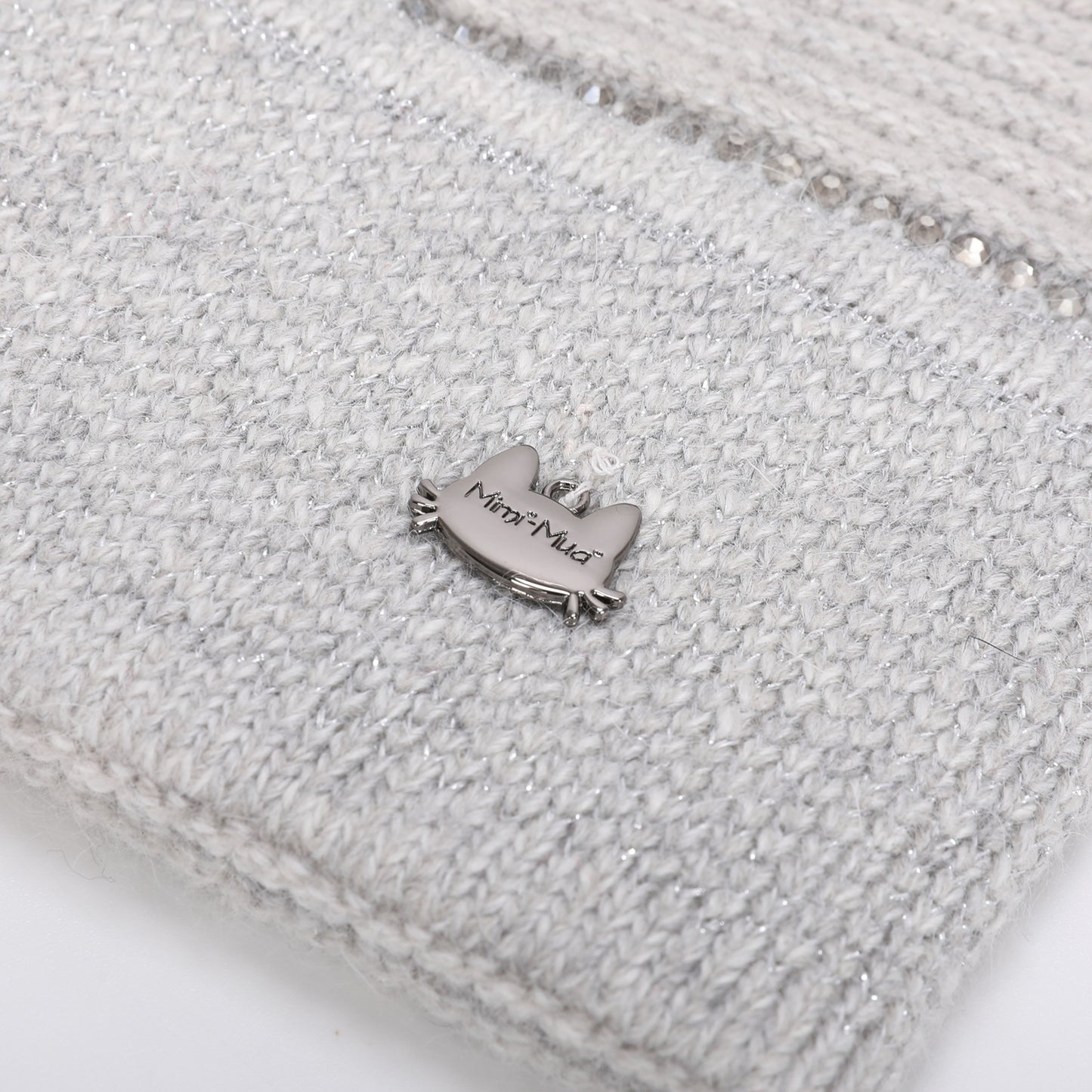 BERRETTO CON DETTAGLIO LUREX E STRISCIA DI STRASS
