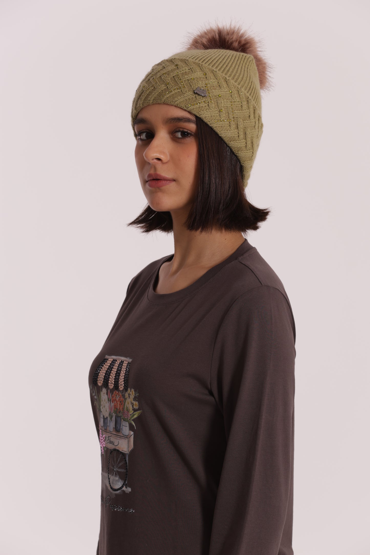 BERRETTO CON STRASS A ZIG ZAG E PON PON