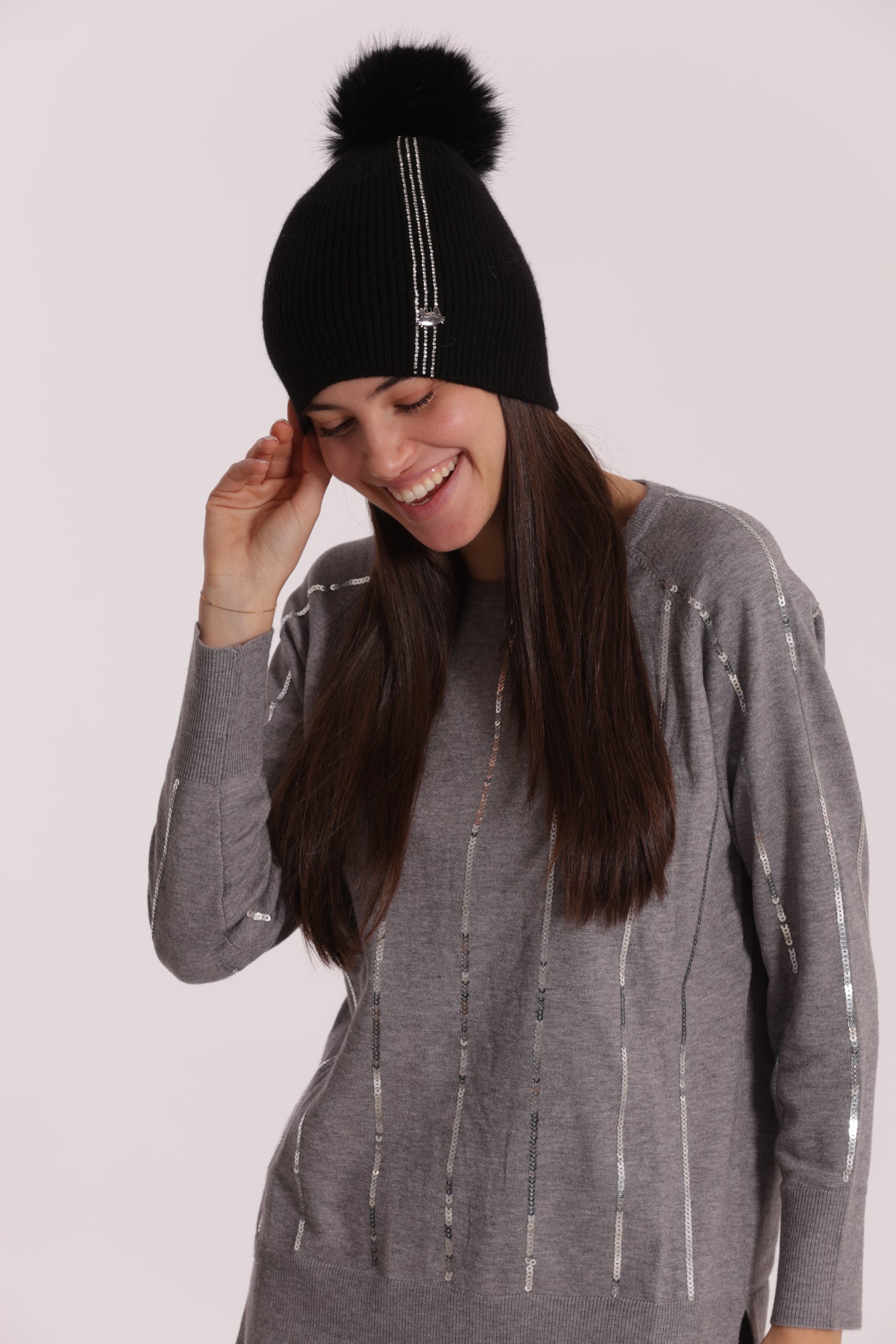 BERRETTO CON 3 STRISCE DI STRASS E PON PON
