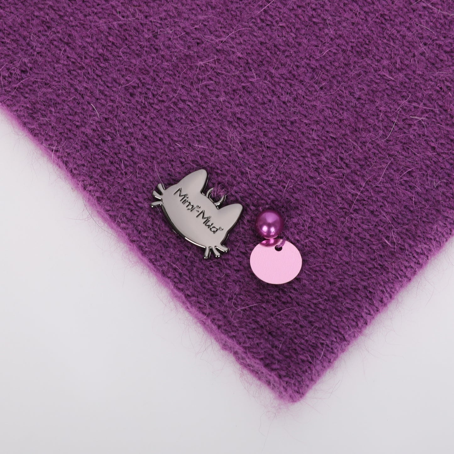 GIROCOLLO CON PERLE E PAILLETTES