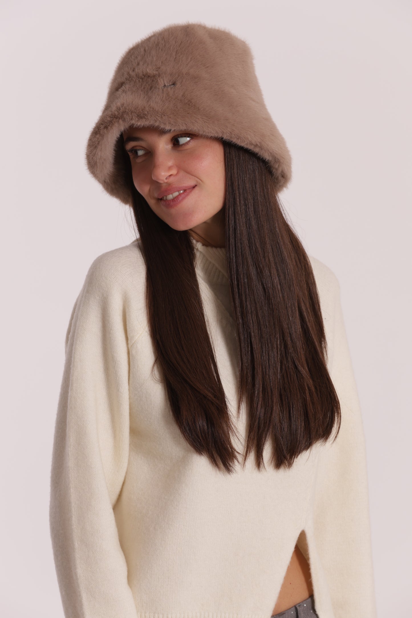 CAPPELLO CLOCHE CON PELO MORBIDO