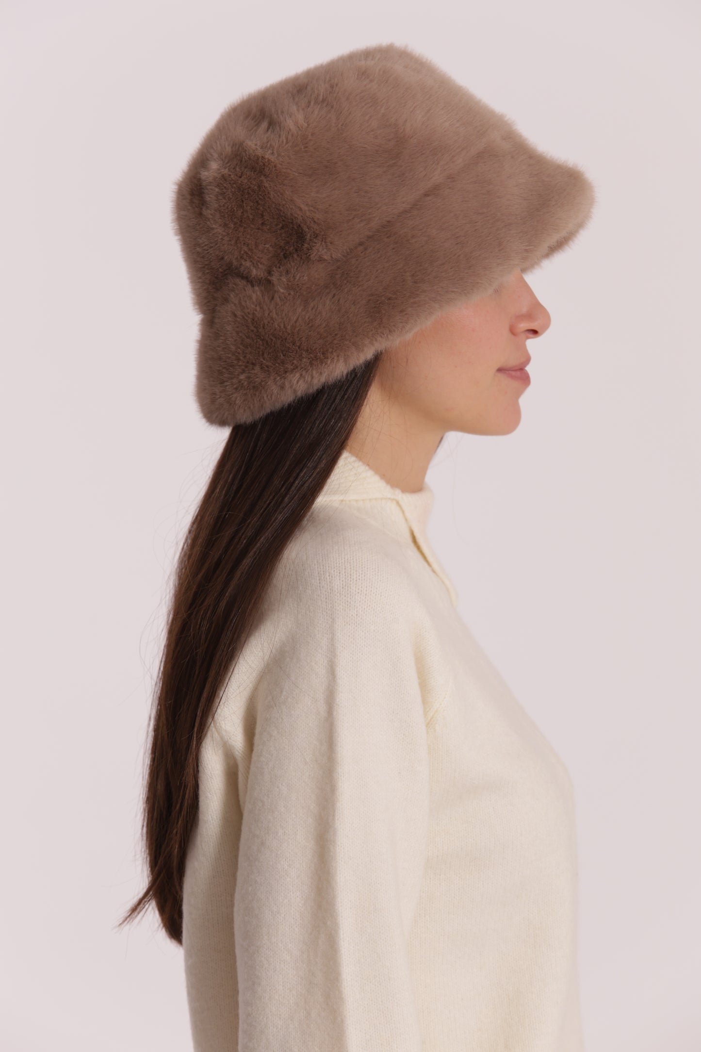 CAPPELLO CLOCHE CON PELO MORBIDO