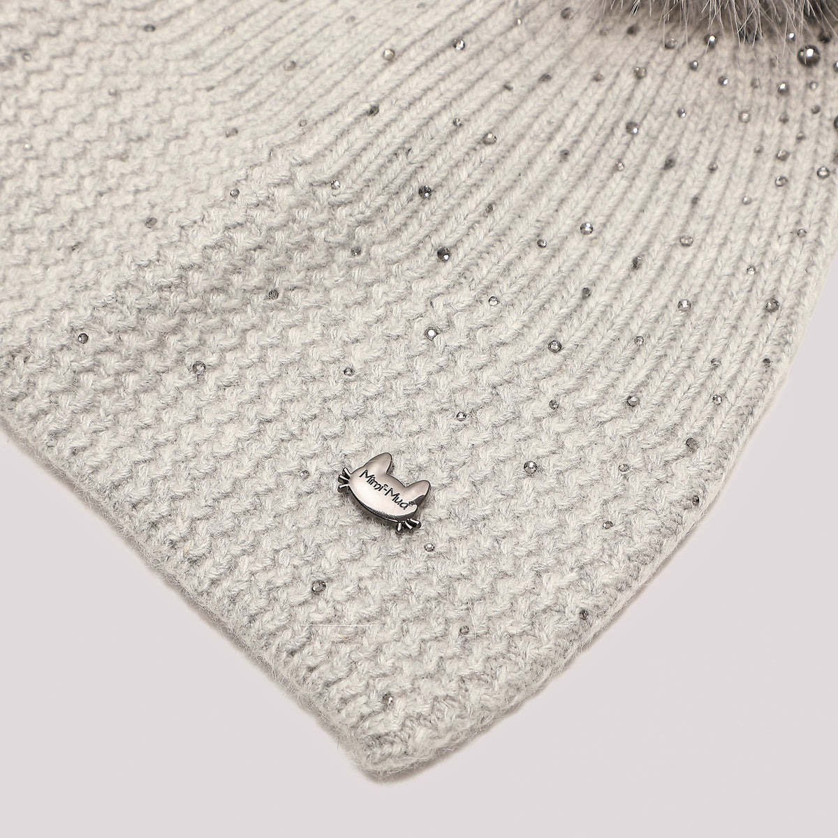 BERRETTO CON PIOGGIA DI STRASS E PON PON