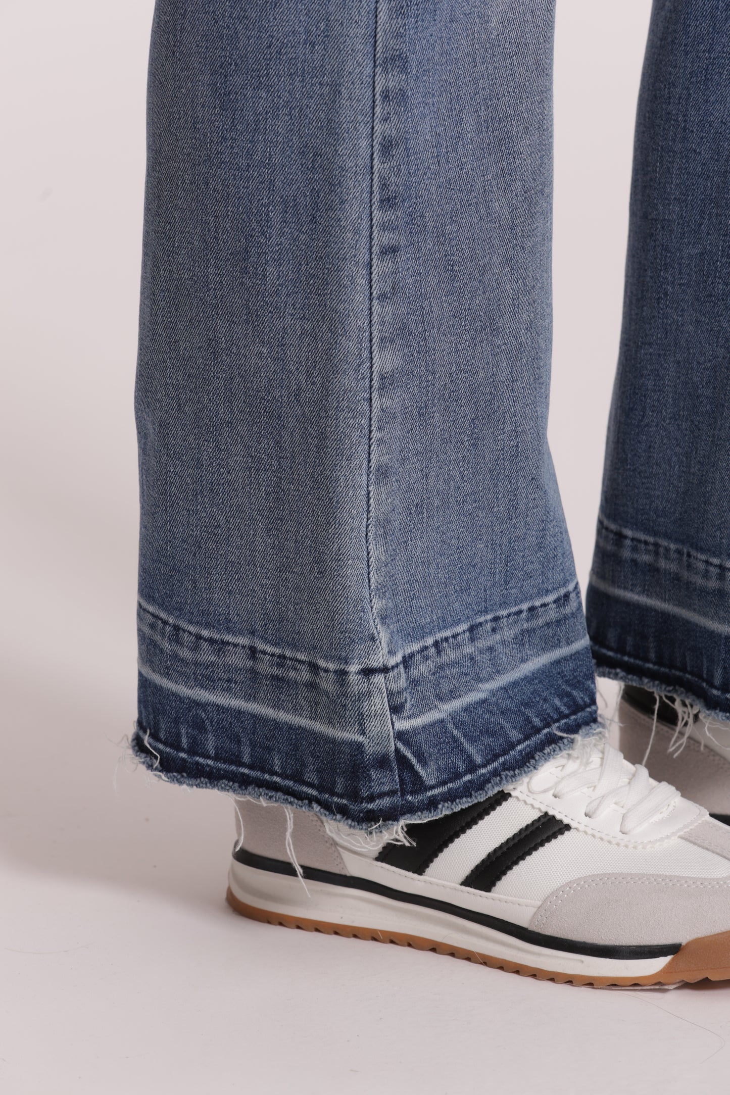 JEANS A ZAMPA CON DETTAGLIO GIOIELLO