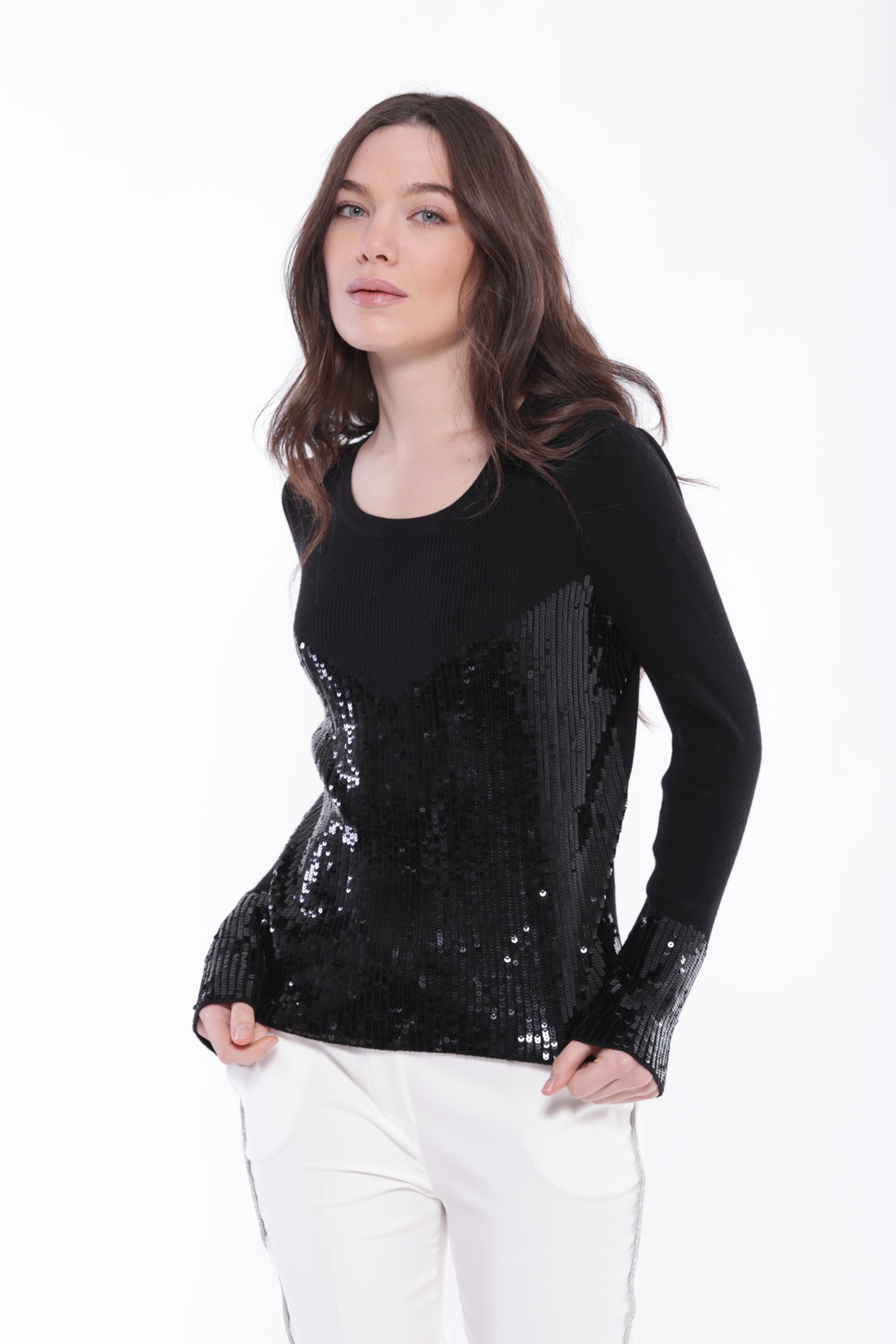 MAGLIA SCOLLO TONDO CON DETTAGLIO PAILLETTES