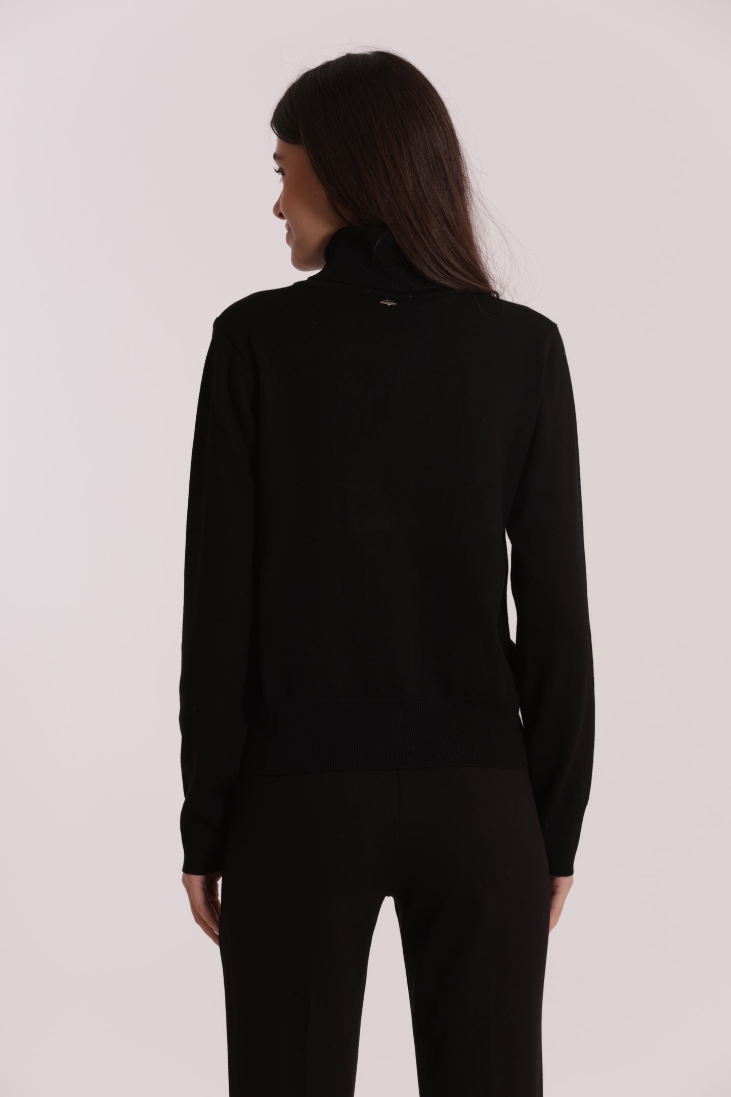 MAGLIA COLLO ALTO IN MANO FREDDA