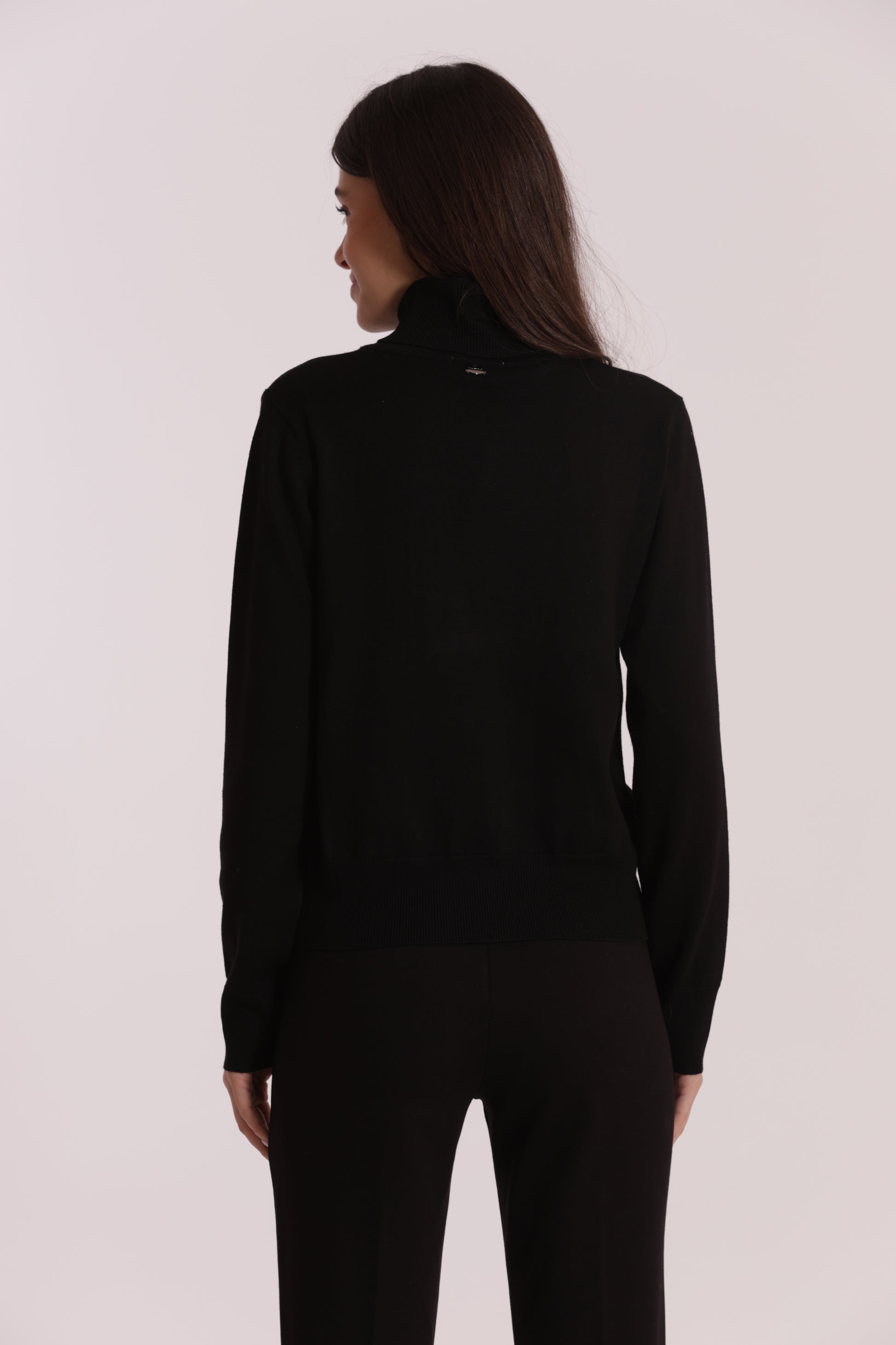 MAGLIA COLLO ALTO IN MANO FREDDA