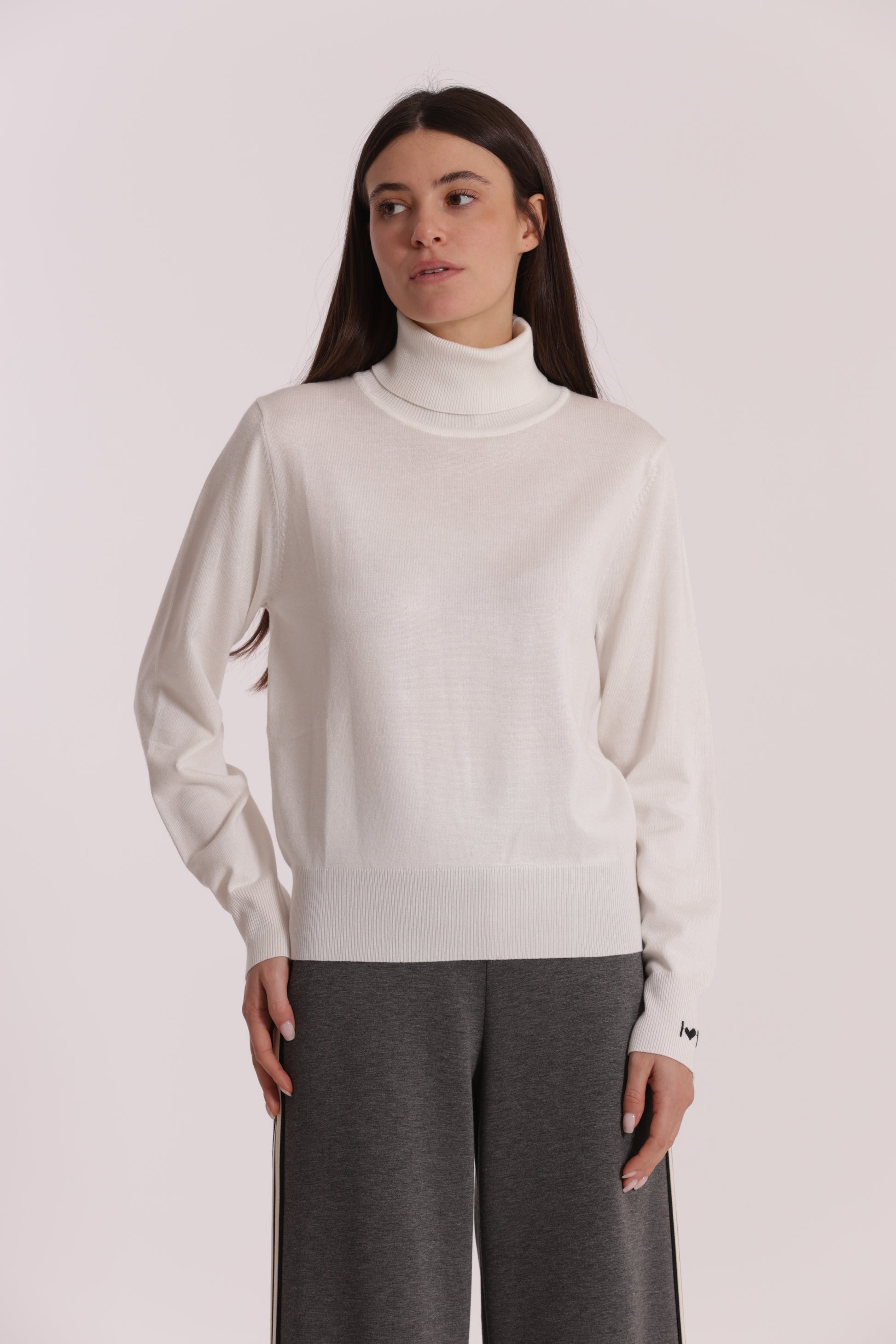 MAGLIA COLLO ALTO IN MANO FREDDA