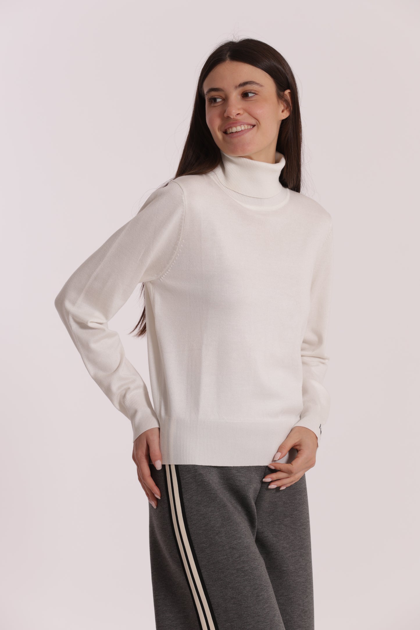 MAGLIA COLLO ALTO IN MANO FREDDA