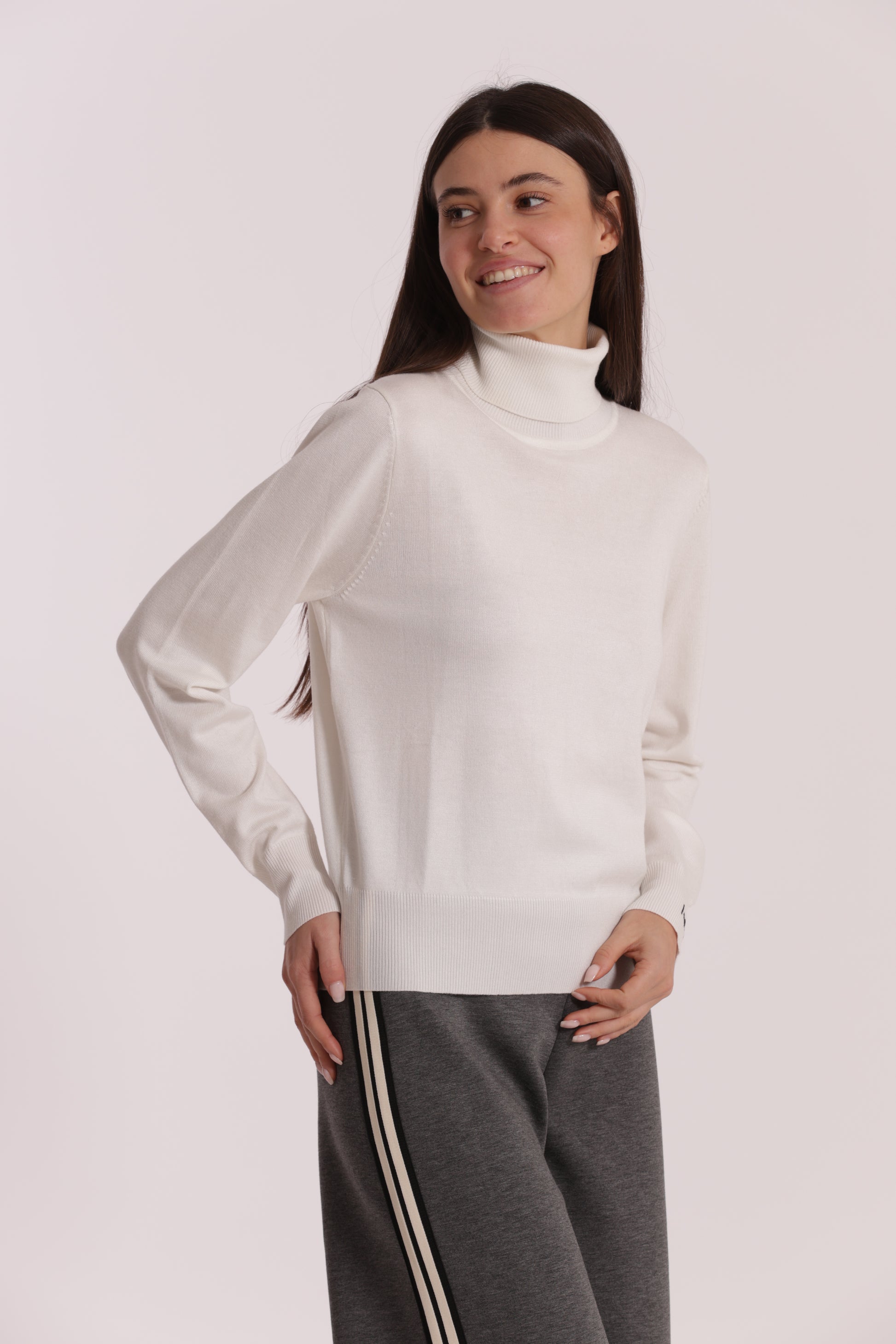 MAGLIA COLLO ALTO IN MANO FREDDA