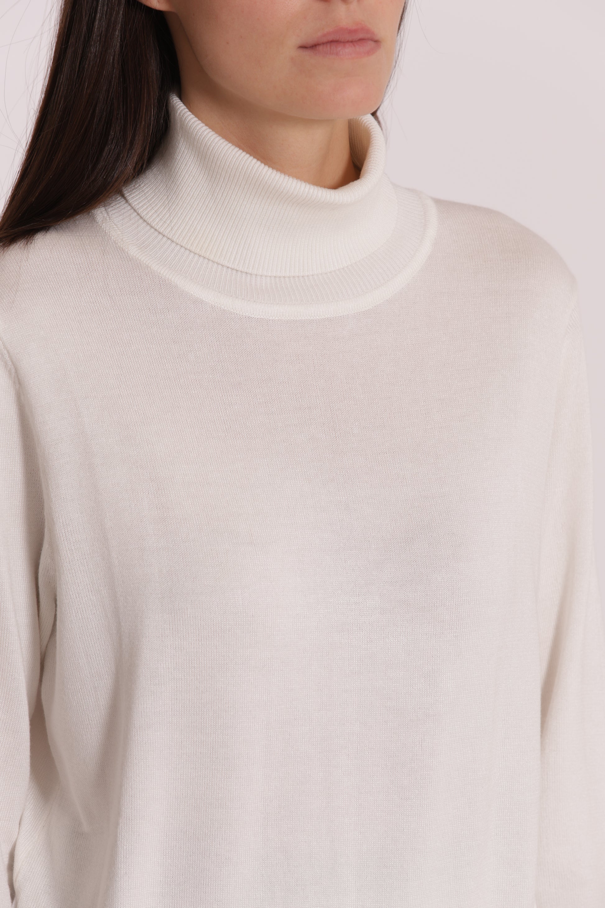 MAGLIA COLLO ALTO IN MANO FREDDA
