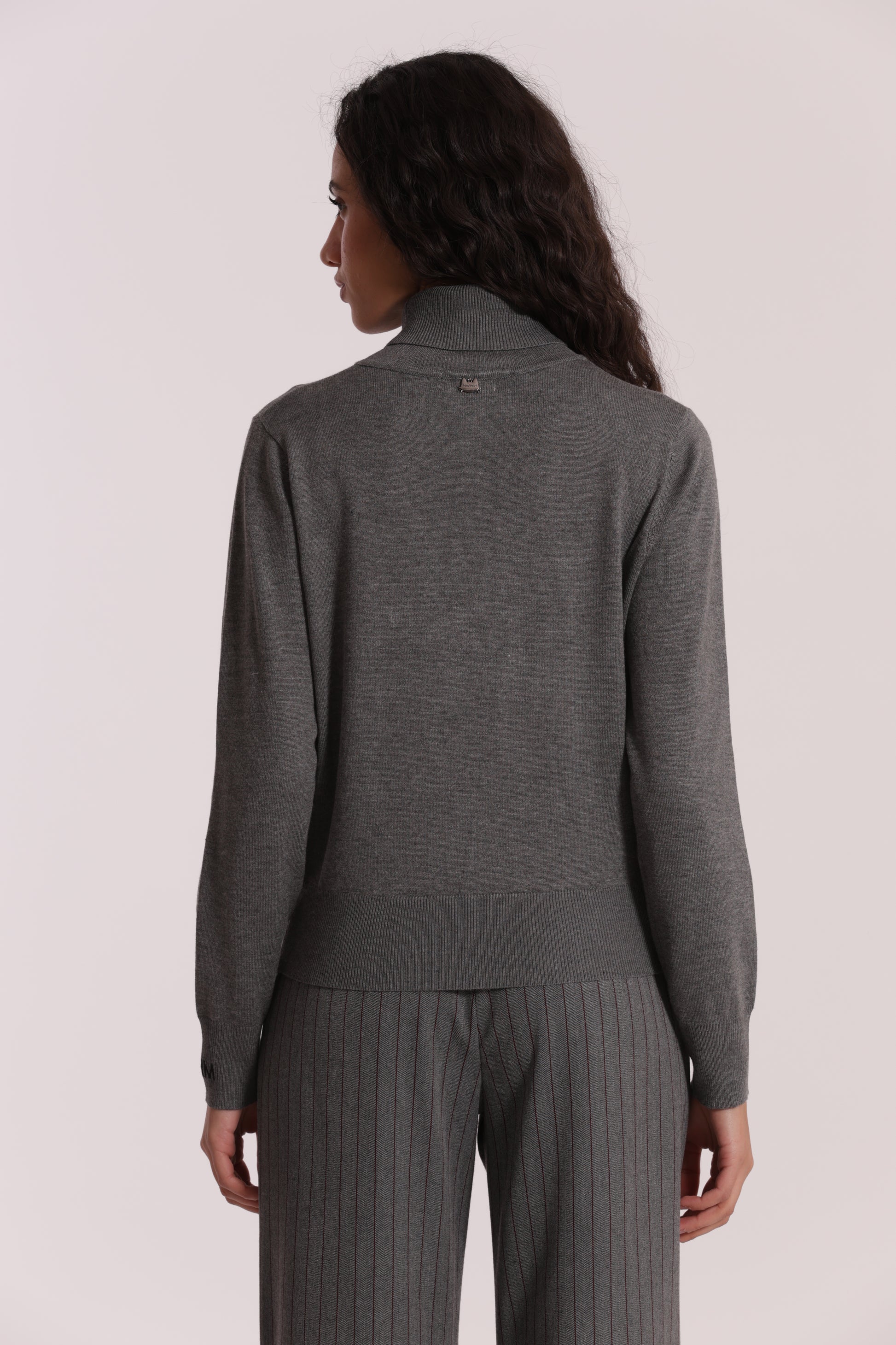 MAGLIA COLLO ALTO IN MANO FREDDA