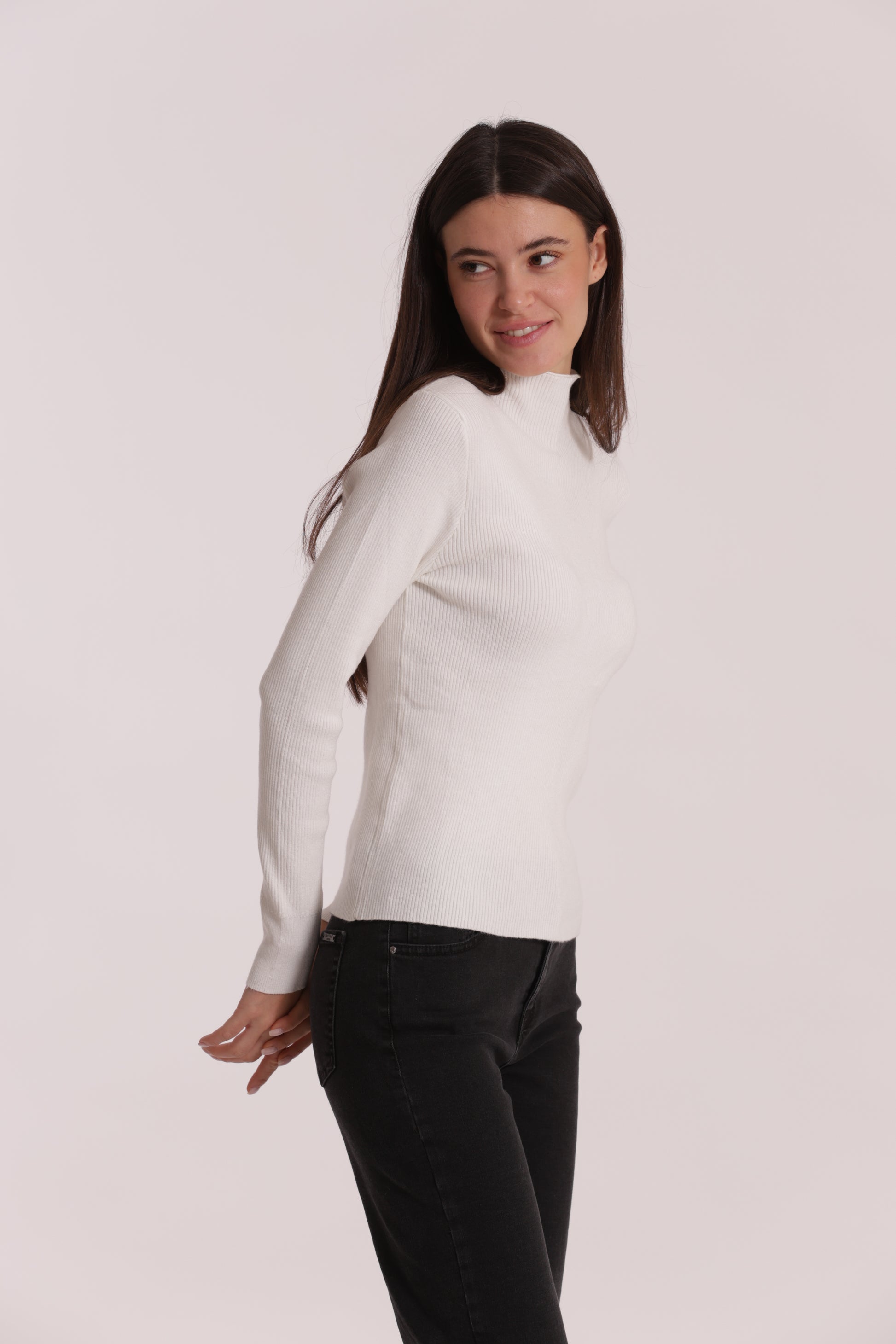 MAGLIA CON RICAMO SUL POLSO