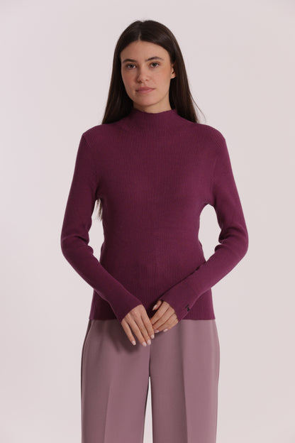 MAGLIA CON RICAMO SUL POLSO