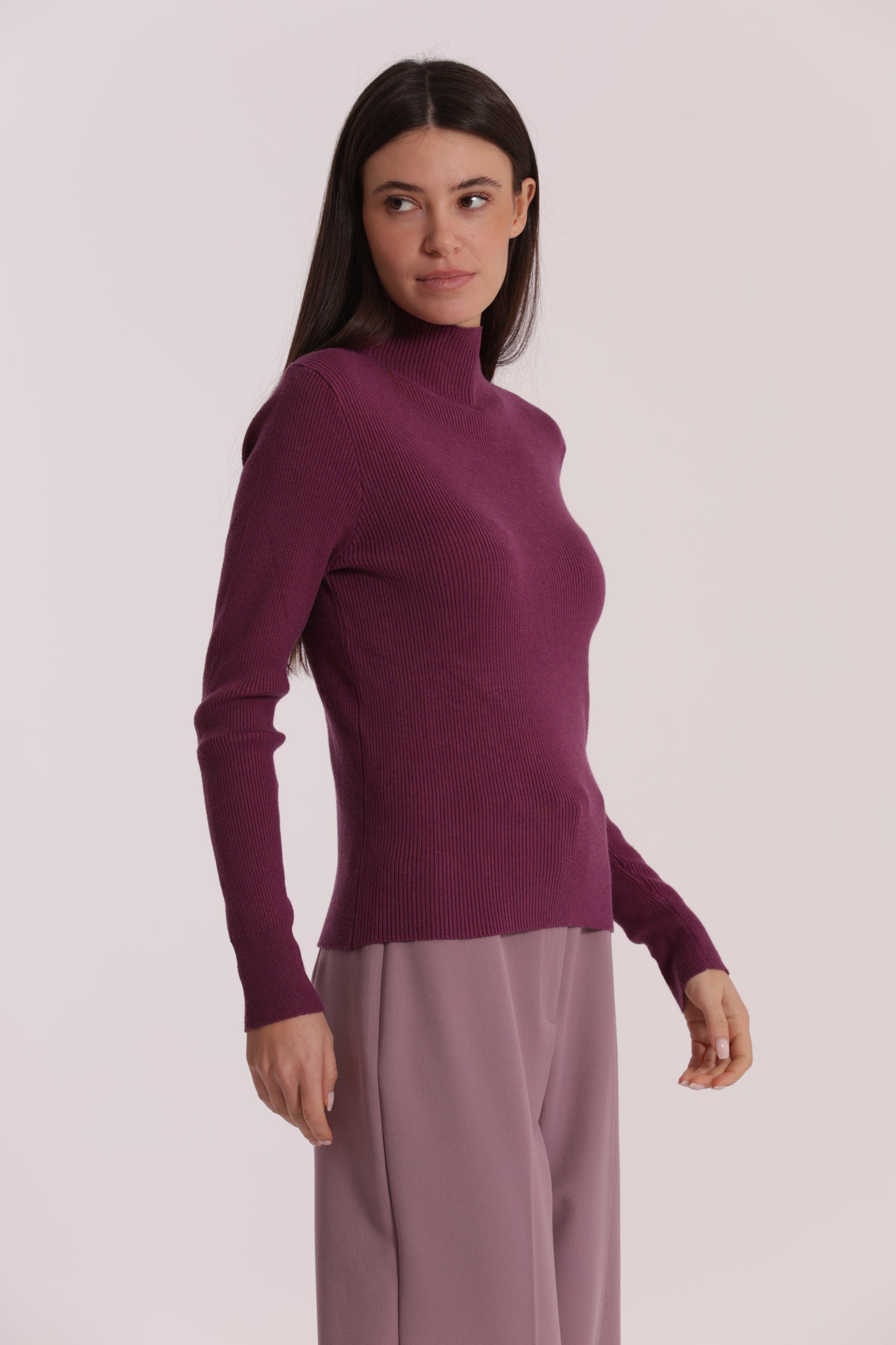MAGLIA CON RICAMO SUL POLSO