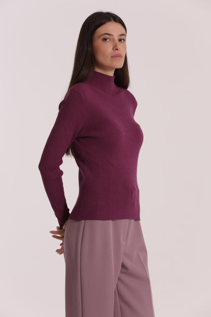 MAGLIA CON RICAMO SUL POLSO
