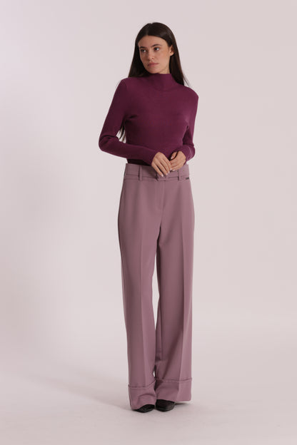 MAGLIA CON RICAMO SUL POLSO