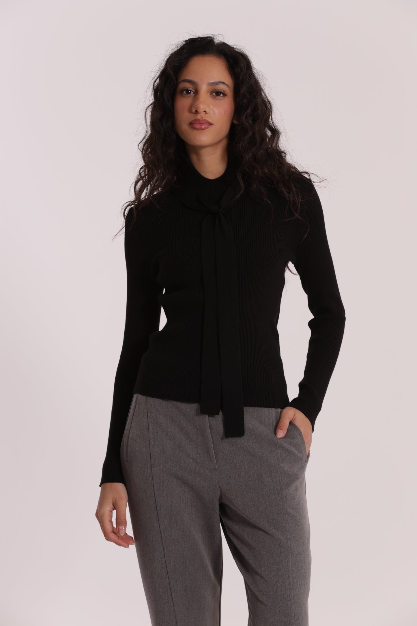 MAGLIA CON DETTAGLIO CRAVATTINO
