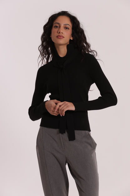 MAGLIA CON DETTAGLIO CRAVATTINO